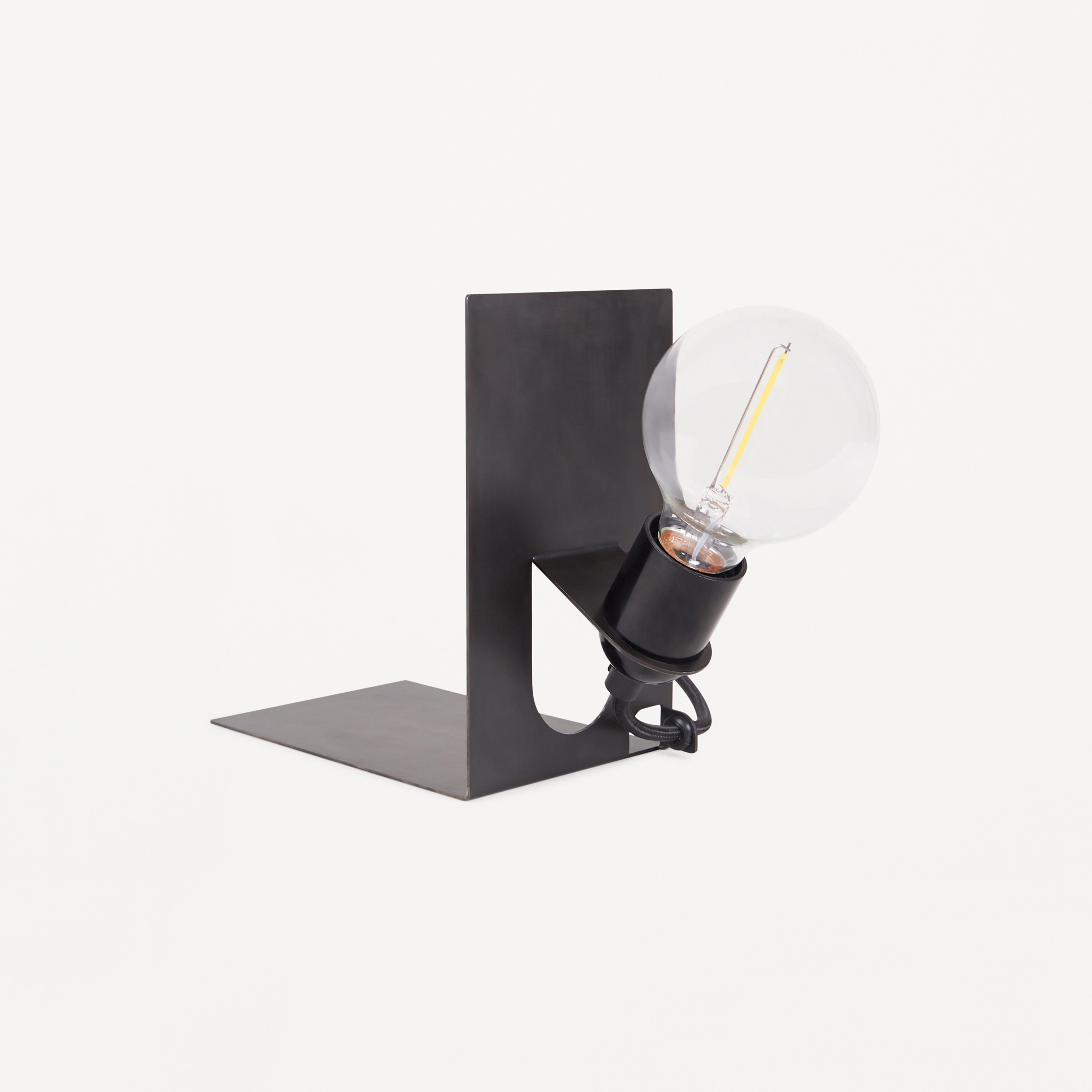 Mostrar el producto AML Library lamp del fabricante Frama