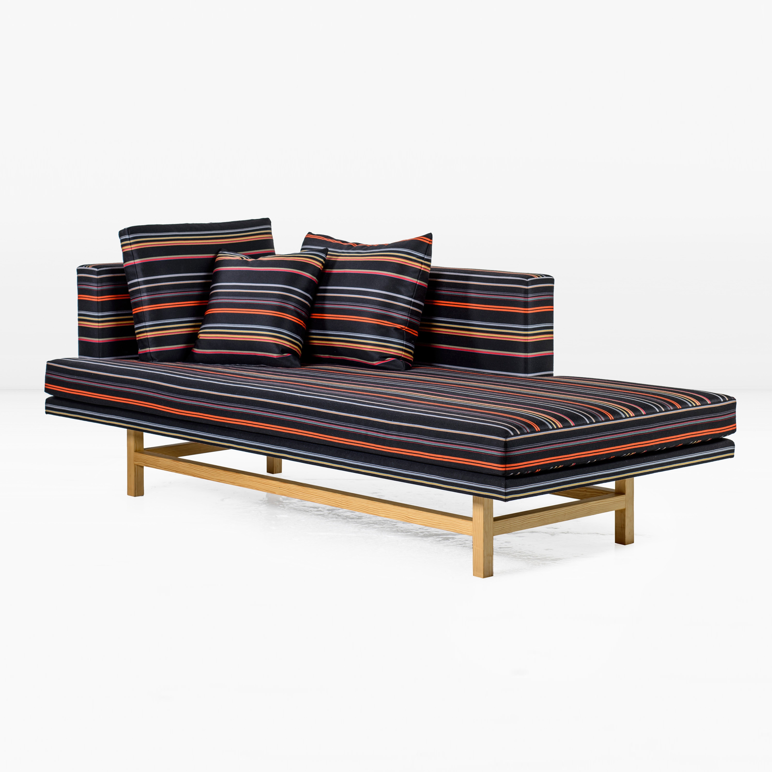 Display product Aragon Chaise from manufacturer Khouri Guzman Bunce Lininger