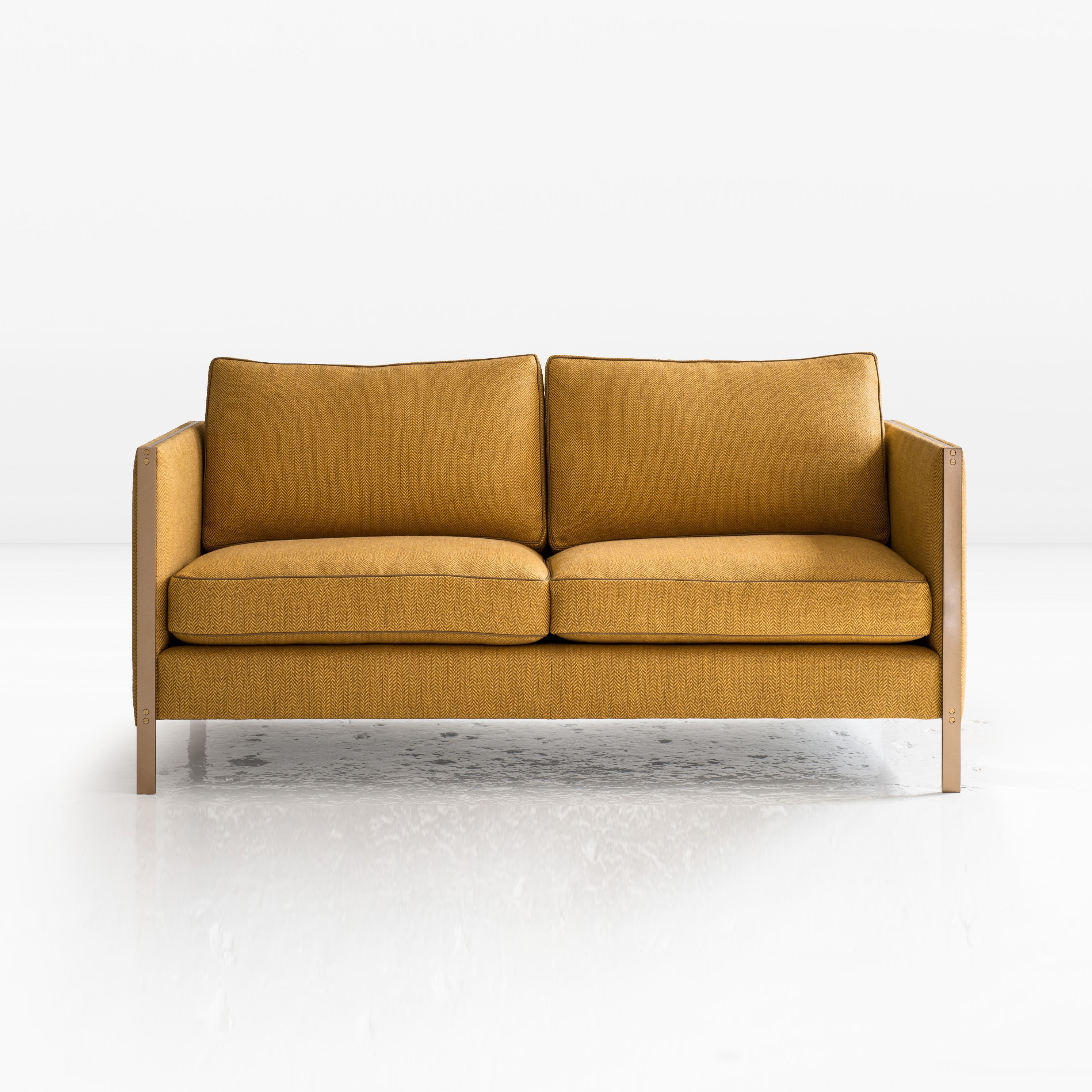 Vertoon produk Armstrong Settee van vervaardiger Khouri Guzman Bunce Lininger