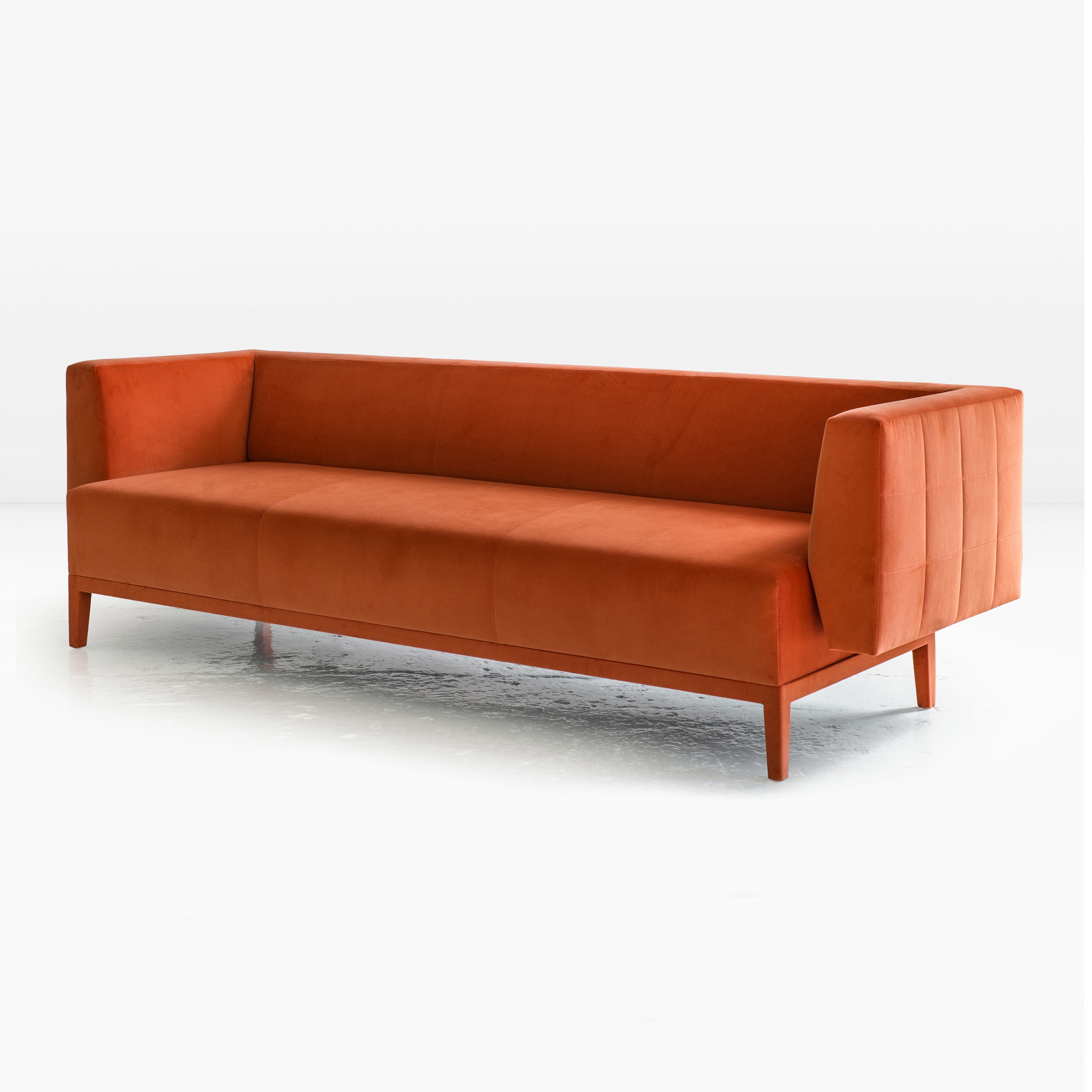Vertoon produk Liston Sofa van vervaardiger Khouri Guzman Bunce Lininger
