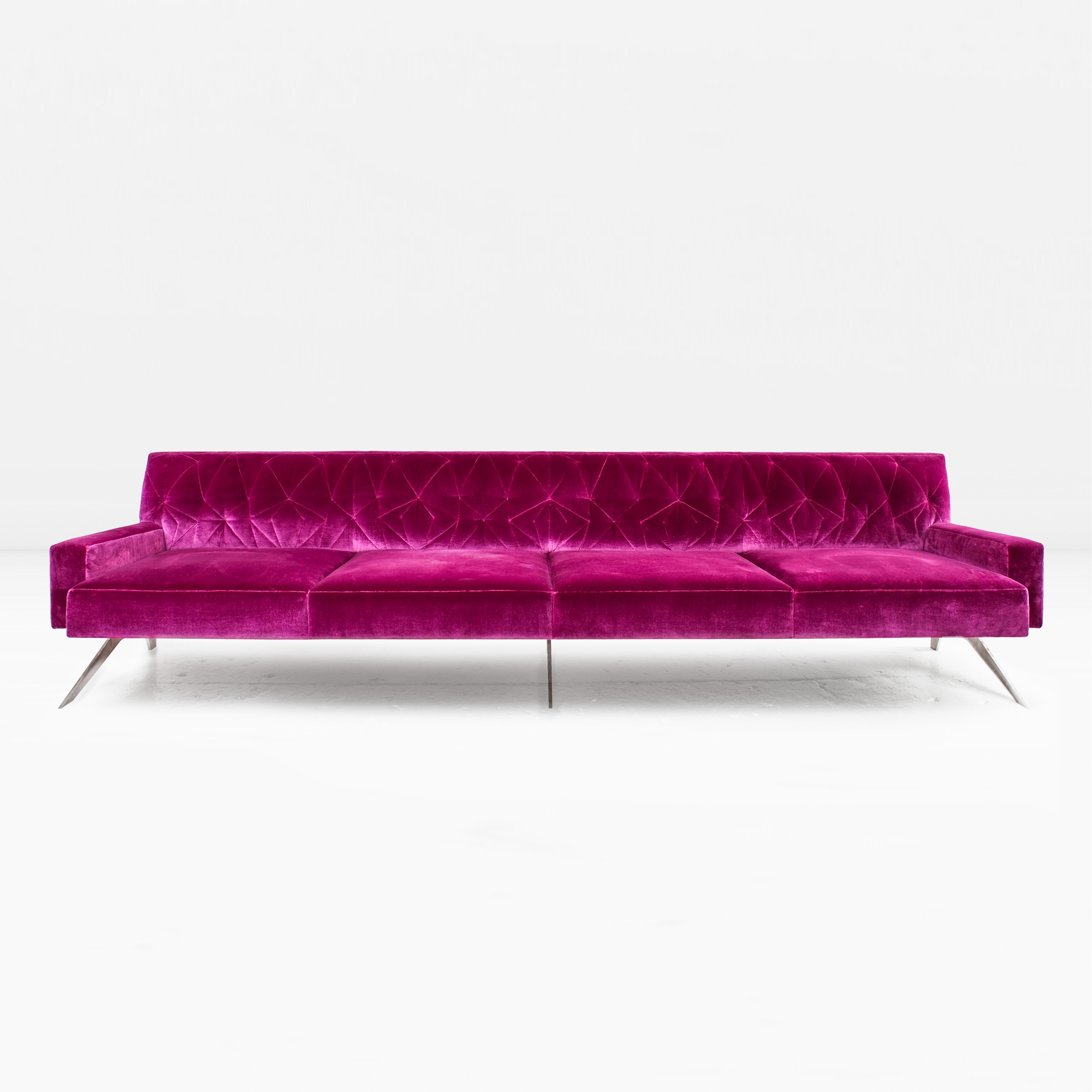 Vertoon produk Mayweather Sofa van vervaardiger Khouri Guzman Bunce Lininger