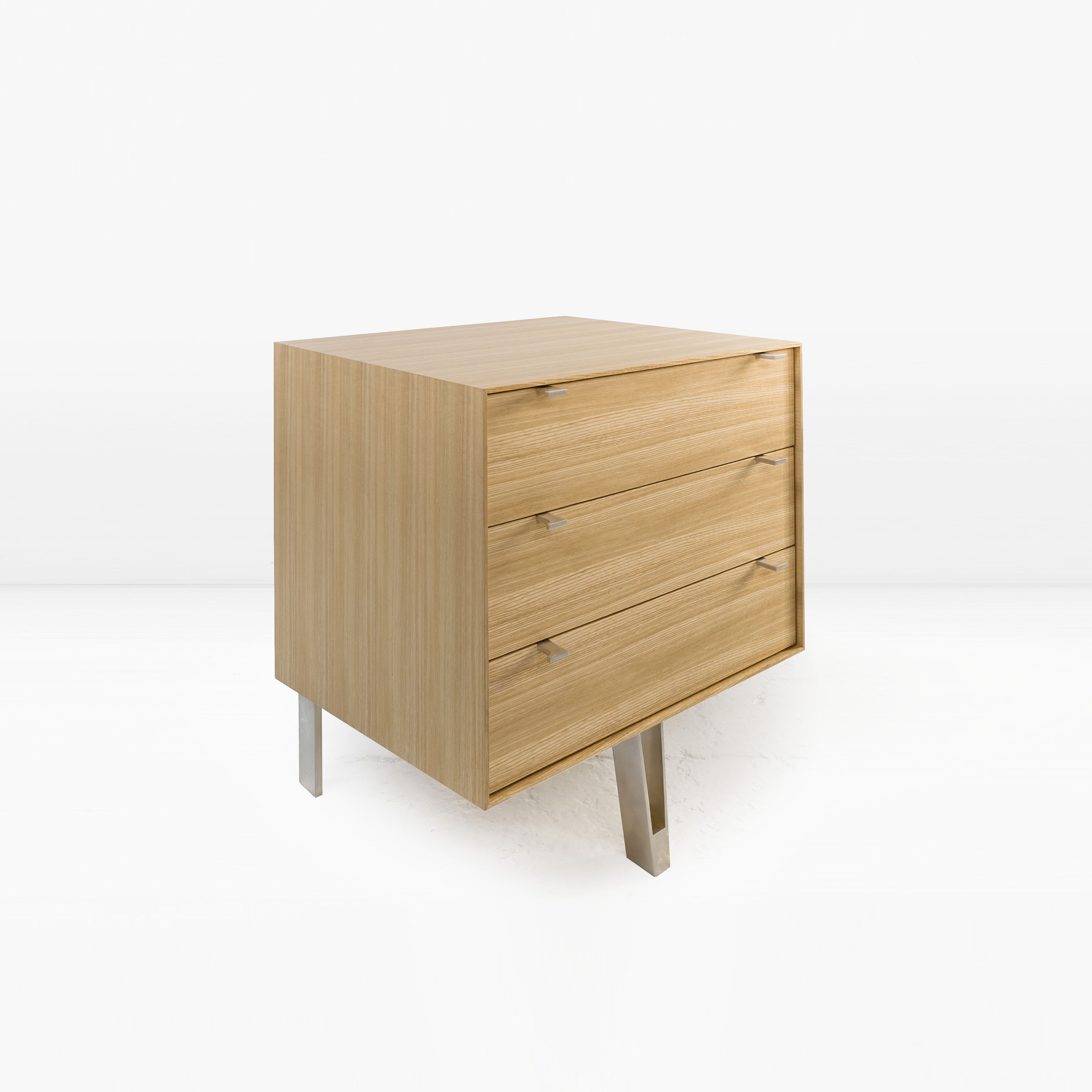 Vertoon produk Saxton Cabinet S van vervaardiger Khouri Guzman Bunce Lininger