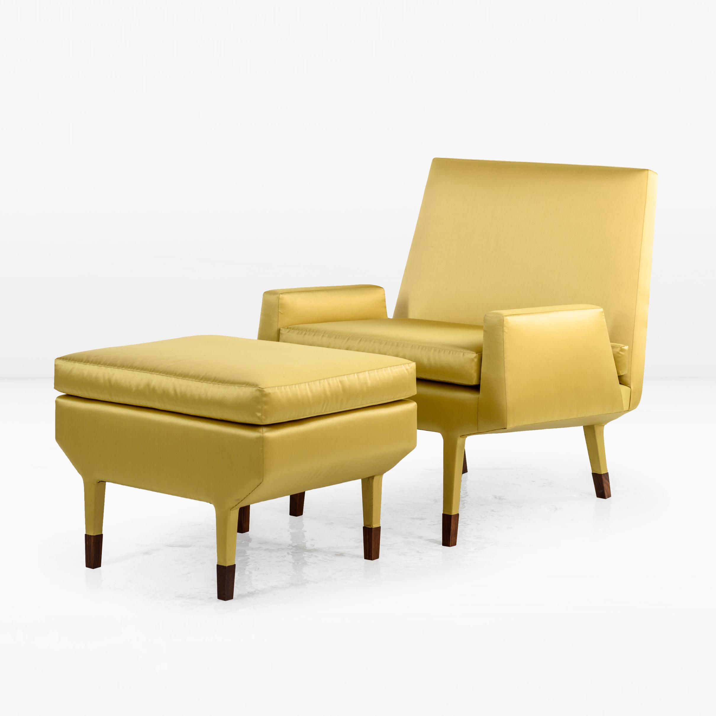 Vertoon produk Angott Club Chair with ottoman van vervaardiger Khouri Guzman Bunce Lininger