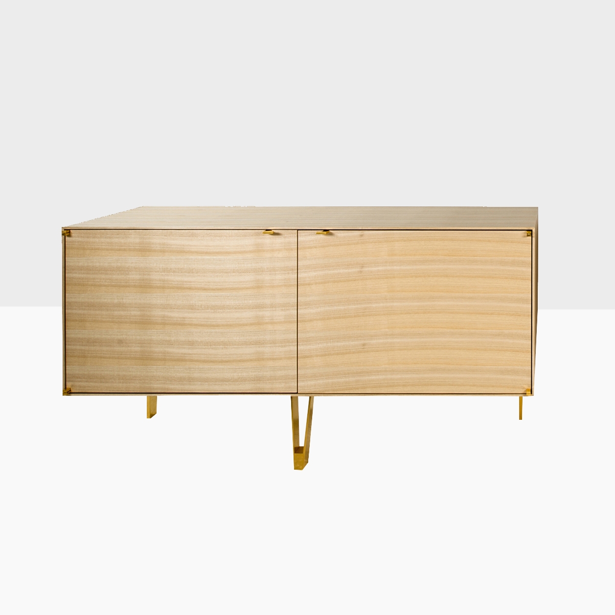 Vertoon produk Saxton Cabinet L van vervaardiger Khouri Guzman Bunce Lininger