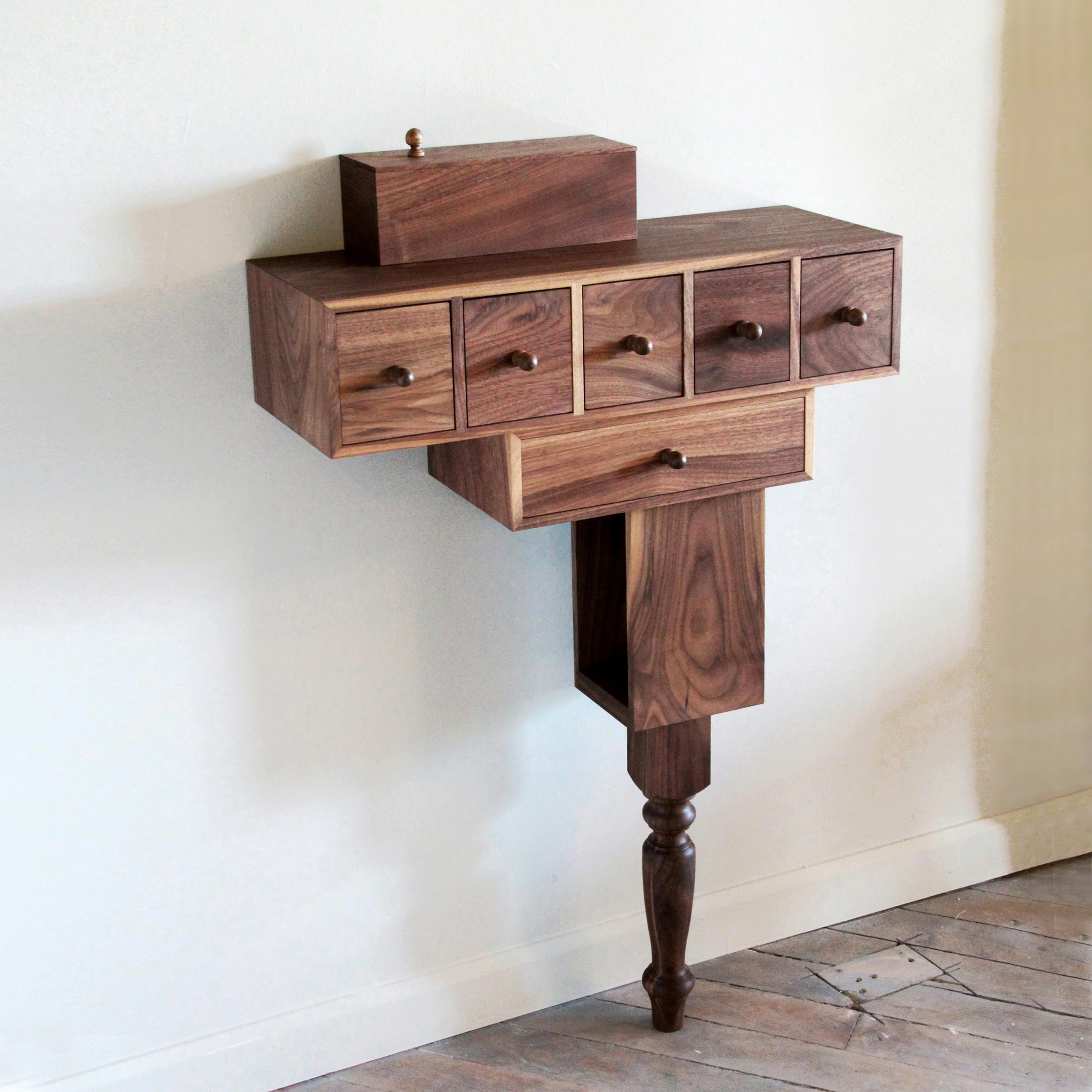 ENTRY AND BEDSIDE CONSOLES