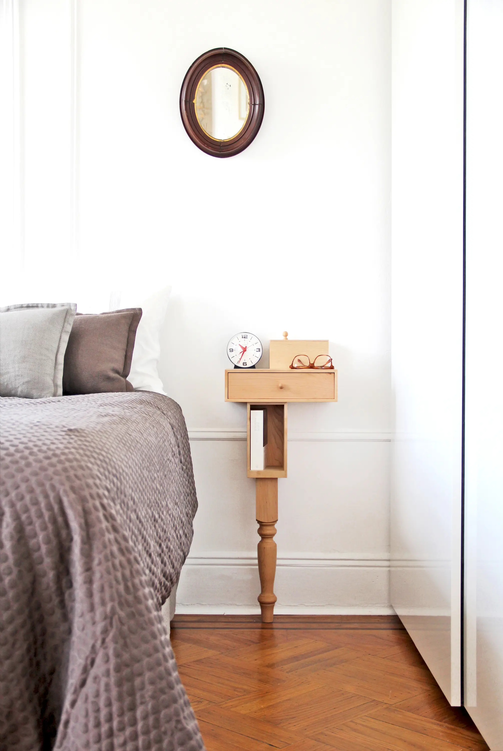 PELLE - Bedside Console