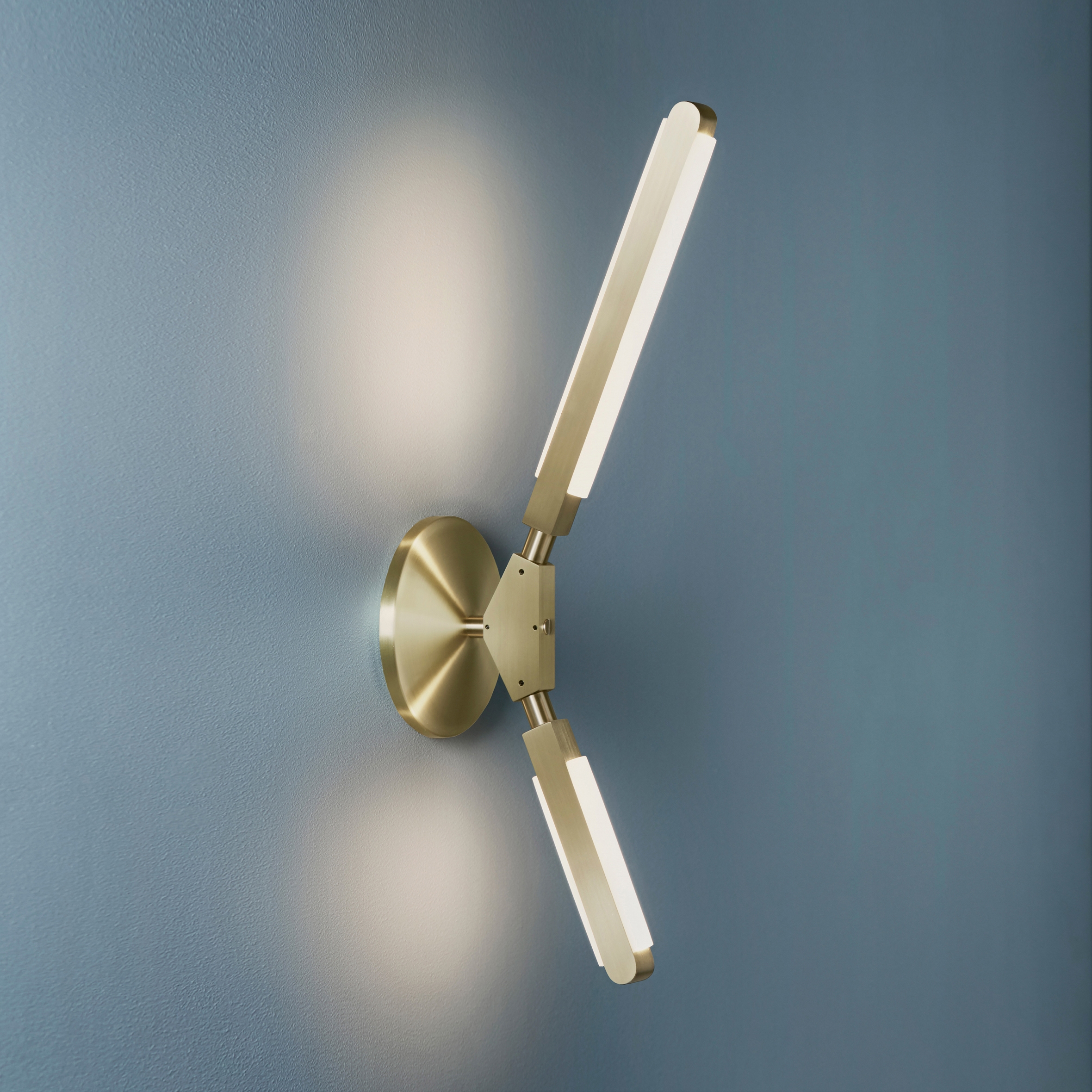 Mostrar el producto Pris ‘K’ Sconce del fabricante PELLE
