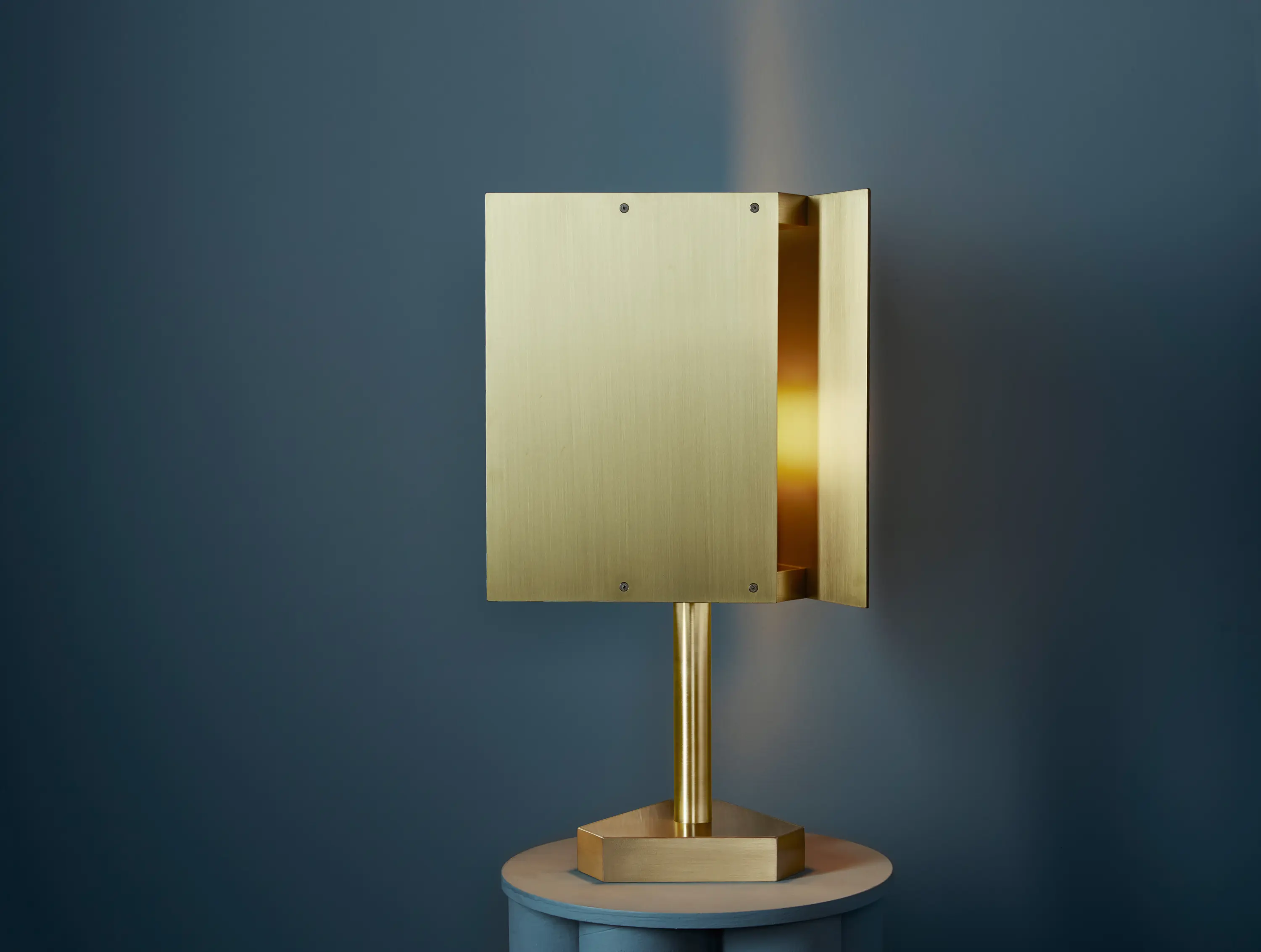 PELLE - Tripp Table