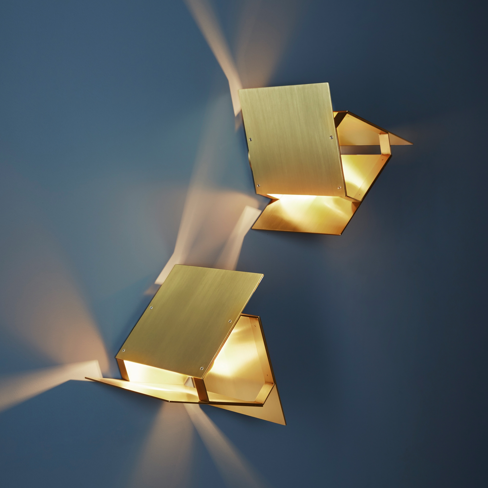 Mostrar el producto Tripp Sconce del fabricante PELLE