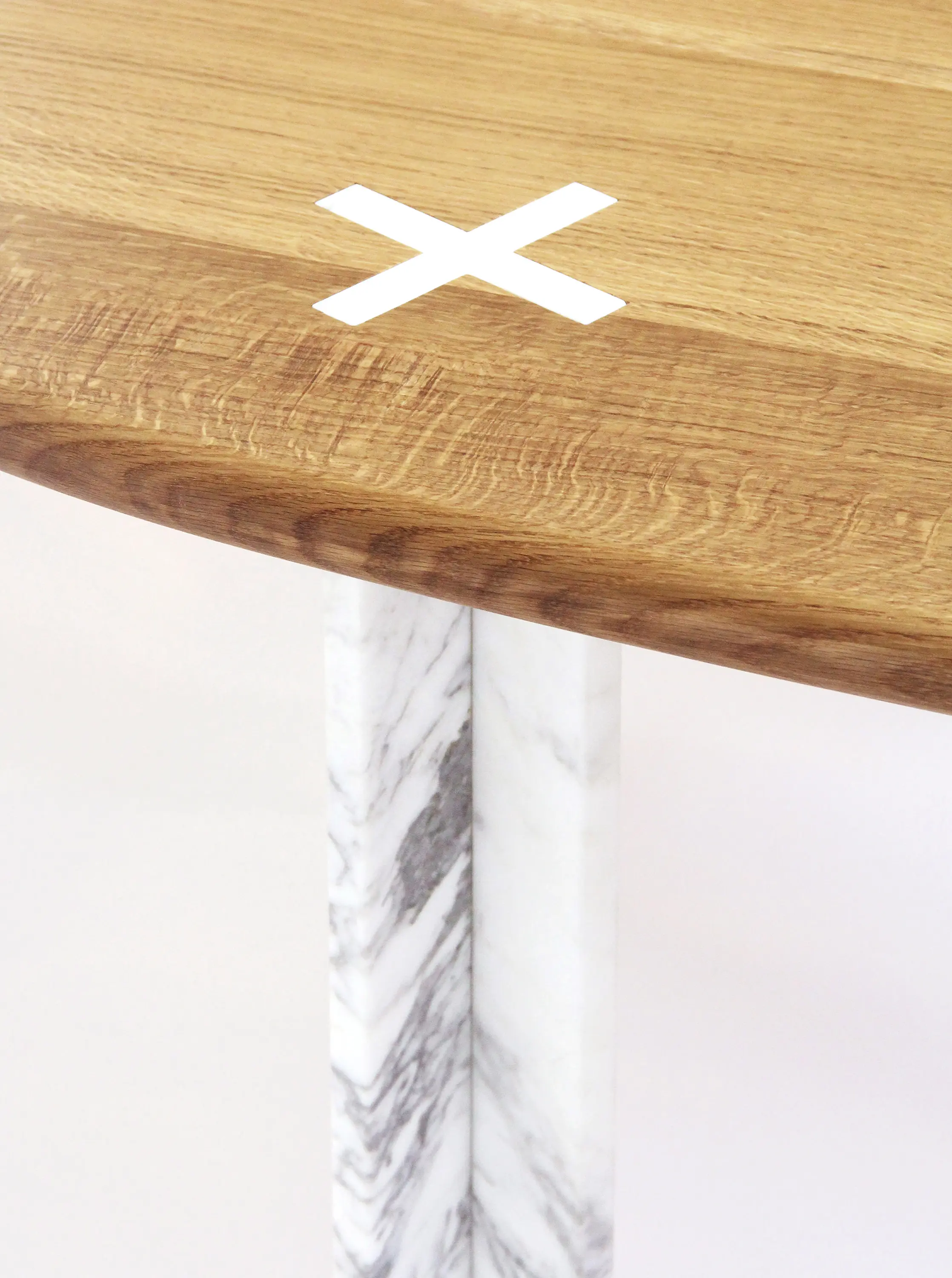 PELLE - Egsu Dining Table