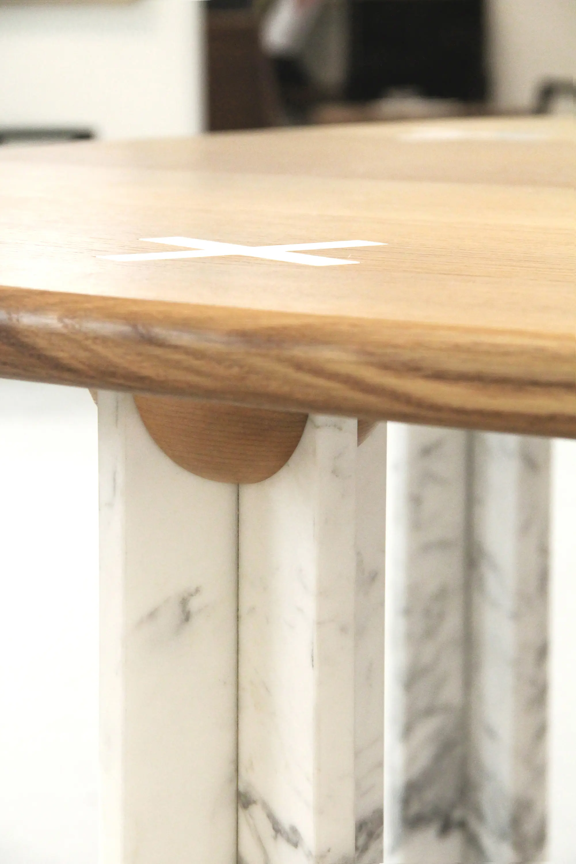 PELLE - Egsu Dining Table