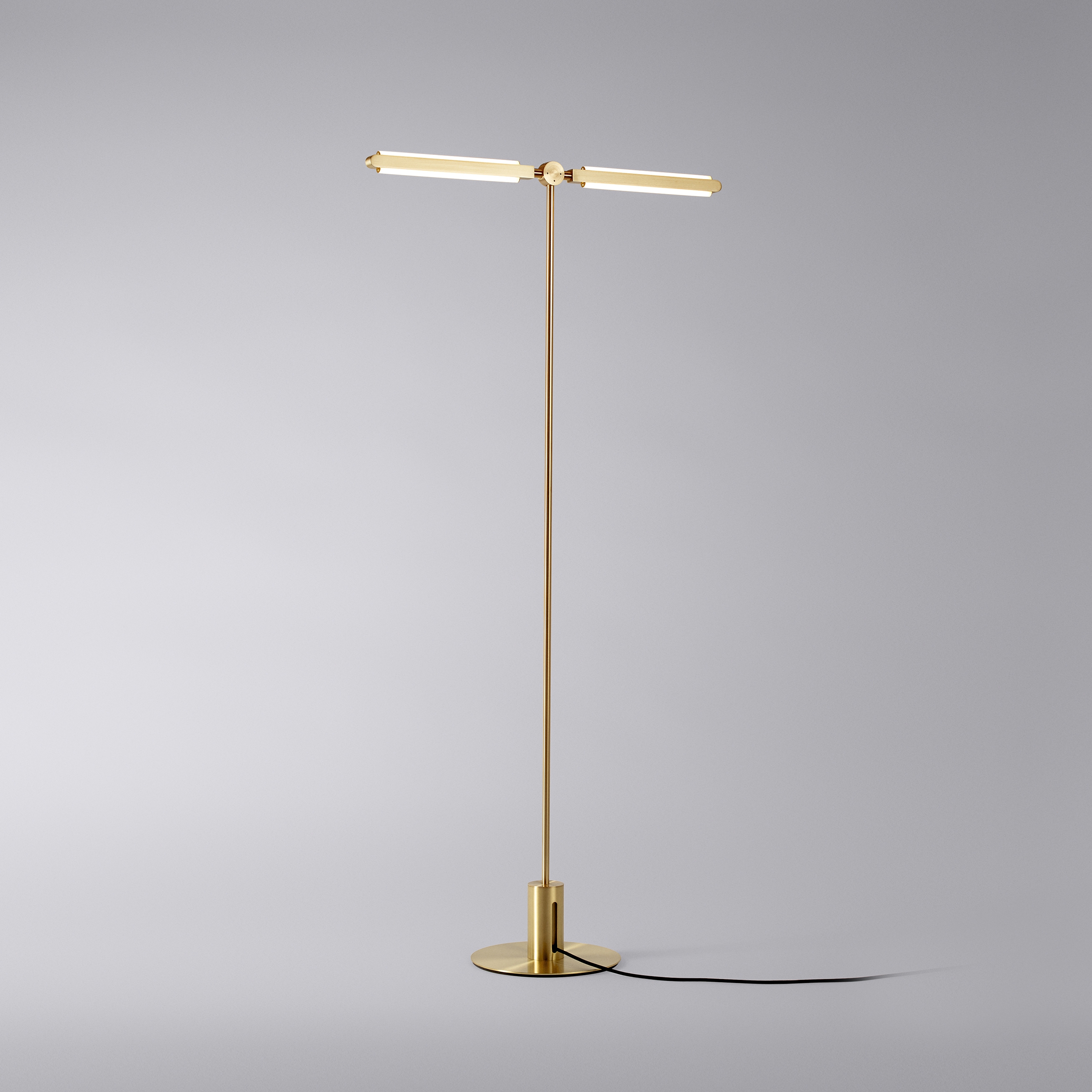 Mostrar el producto Pris 'T' Floor Lamp del fabricante PELLE
