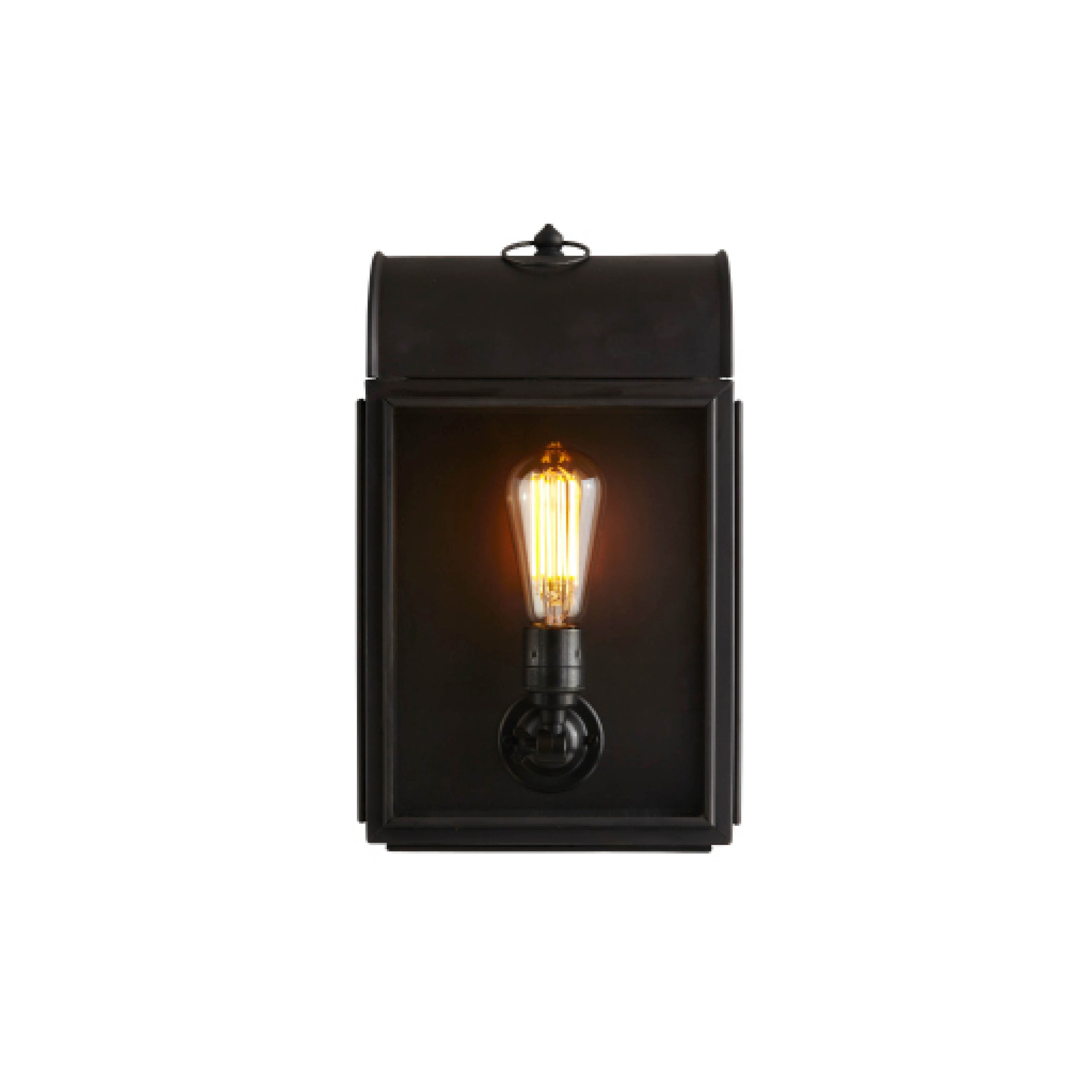 Mostra il prodotto Domed Box Wall Light, Weathered Brass, Clear Glass del produttore Original BTC