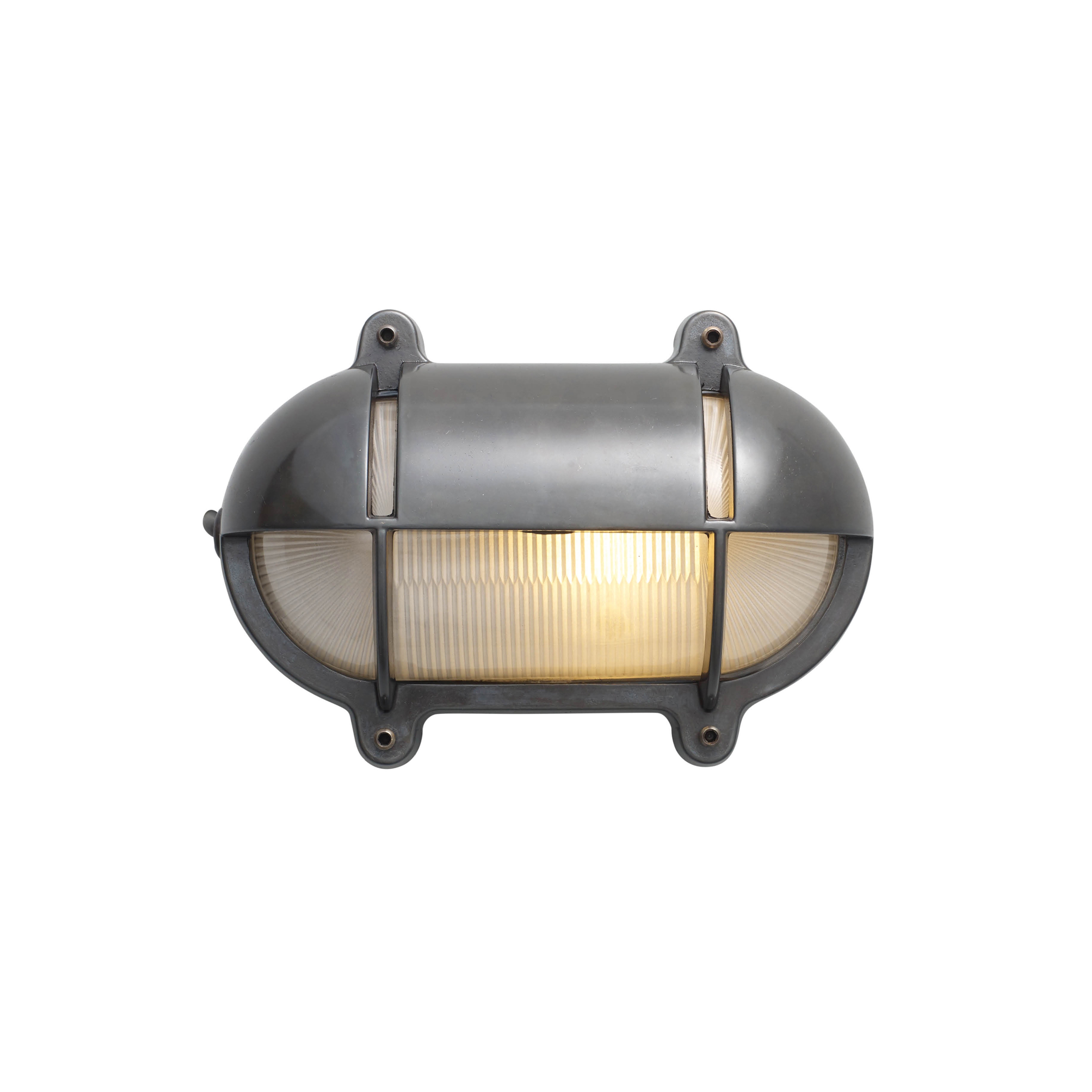 Mostra il prodotto Oval Brass Bulkhead With Eyelid Shield, Medium Weather Brass del produttore Original BTC