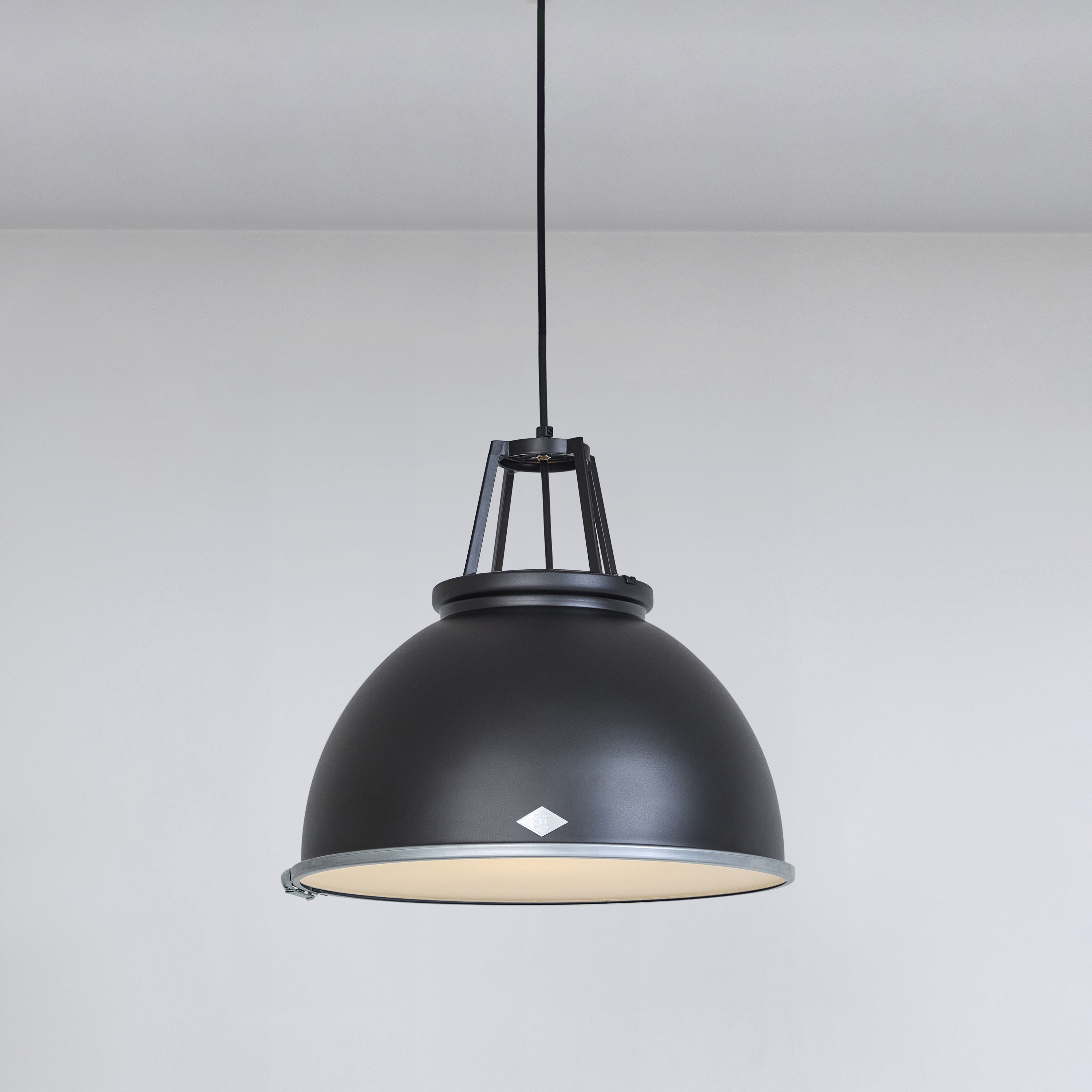 Titan Pendelleuchte mit Ätzglas Größe 3