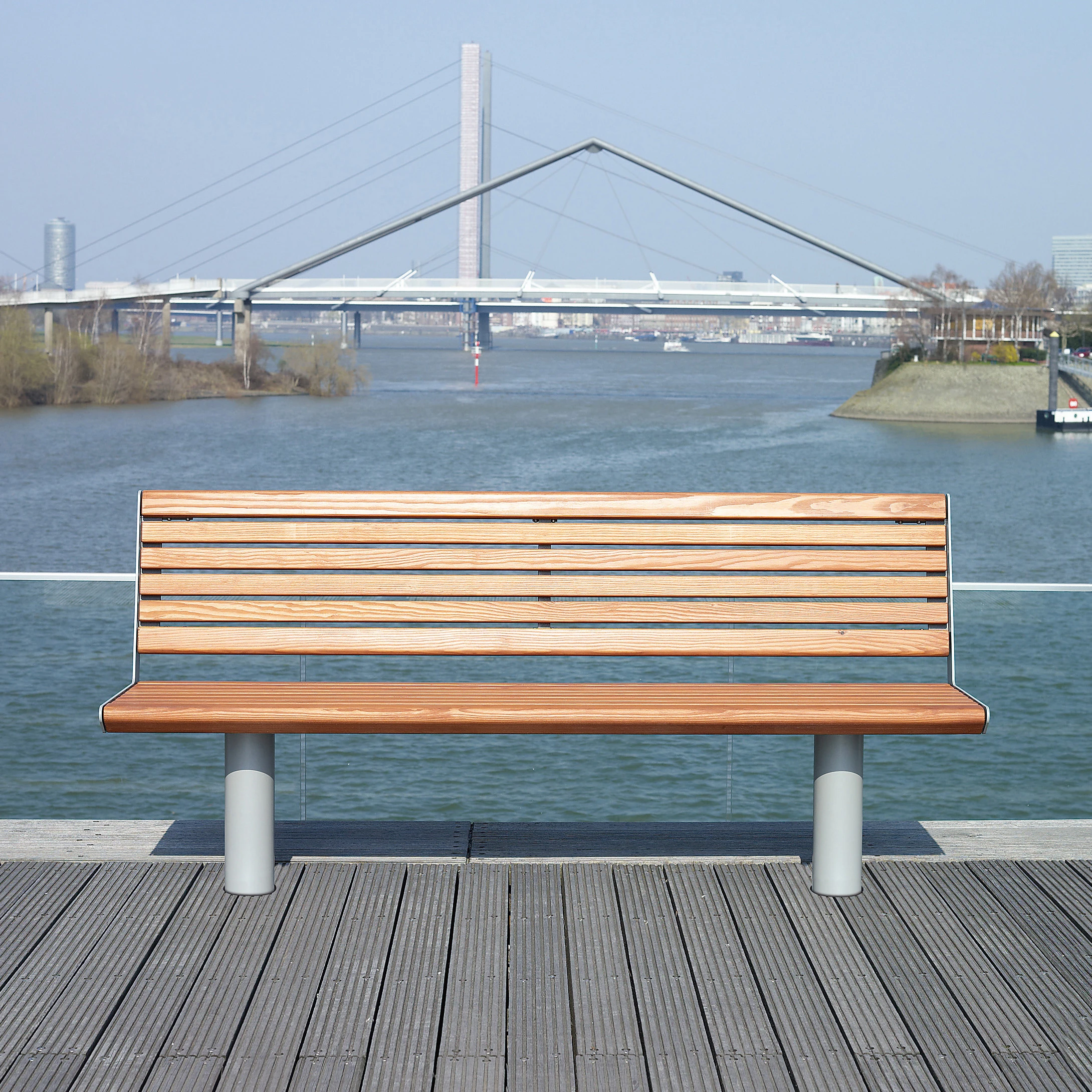 PARKBÄNKE UND STADTMOBILIAR