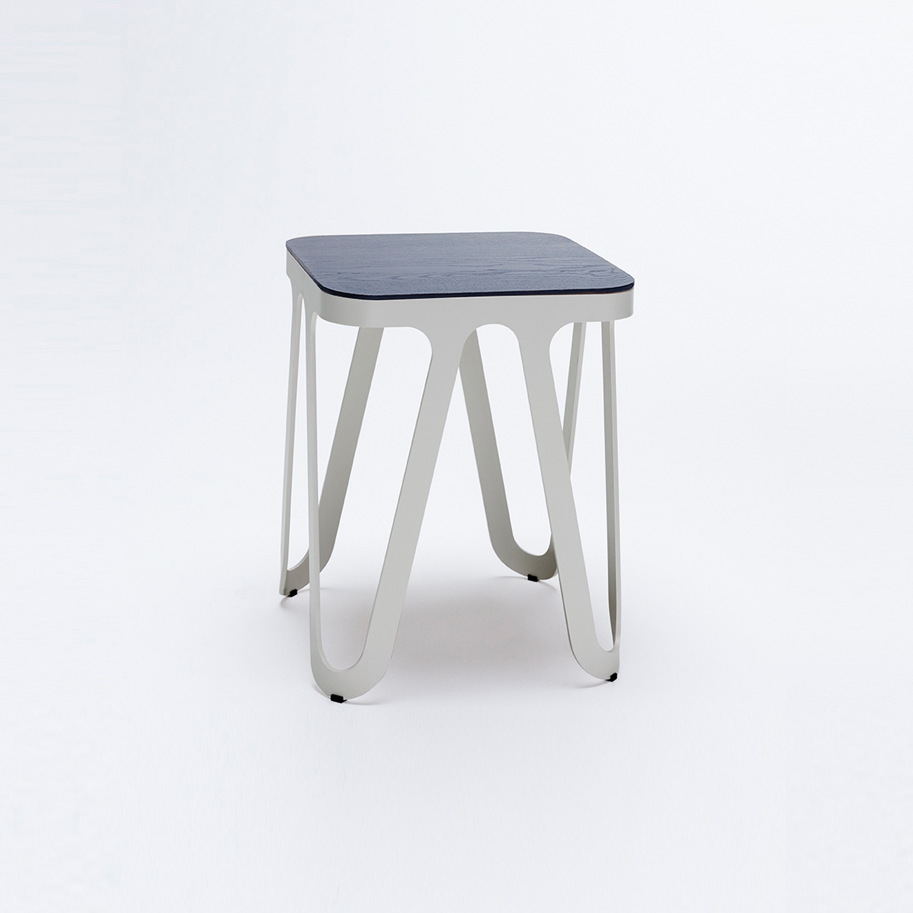 Loop Stool Wood - Seidengrau/ Esche Schwarz