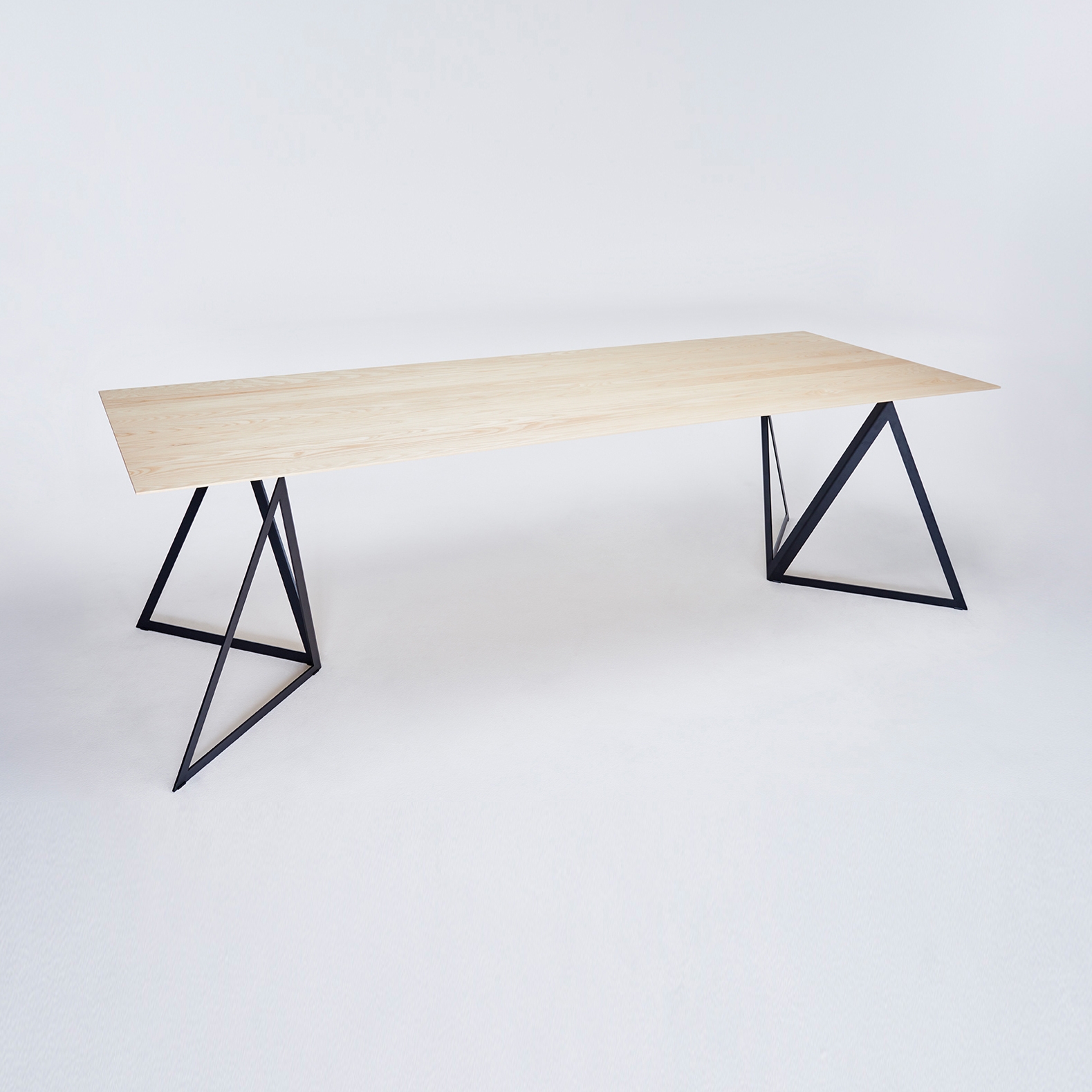 Steel Stand Table - tiefschwarz/ esche weiß