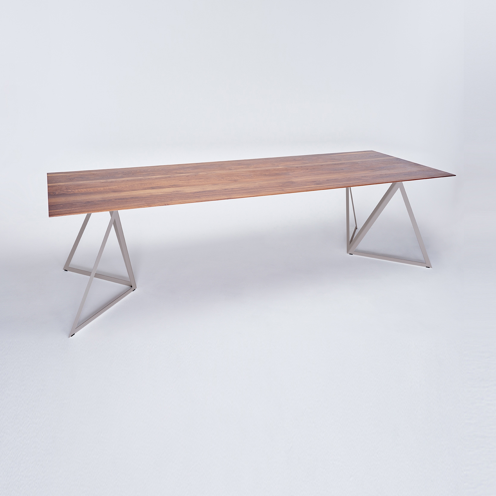 Steel Stand Table - quarzgrau/ walnuss