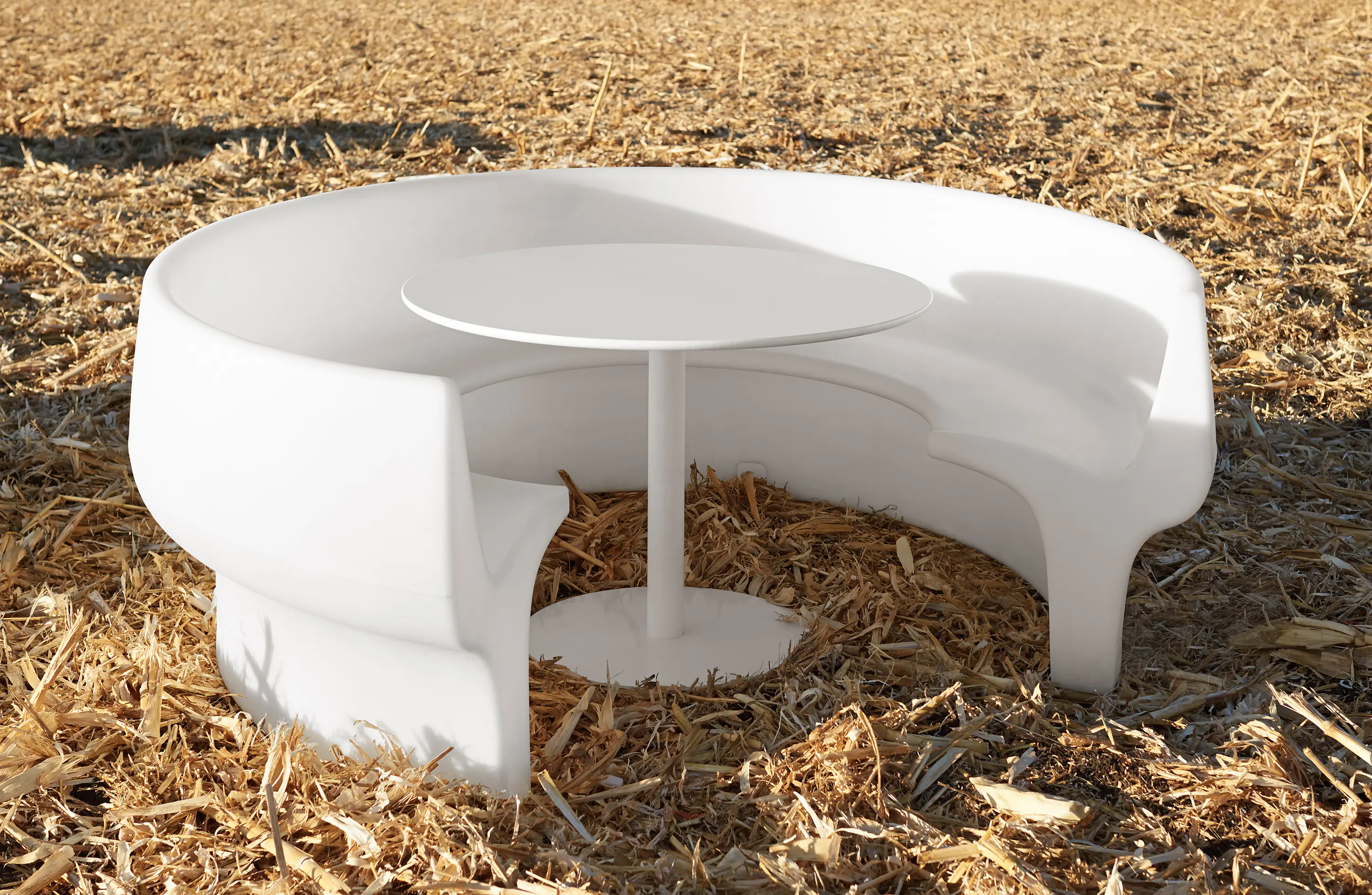Derlot - Cup, High-back six seater with Cup Table
