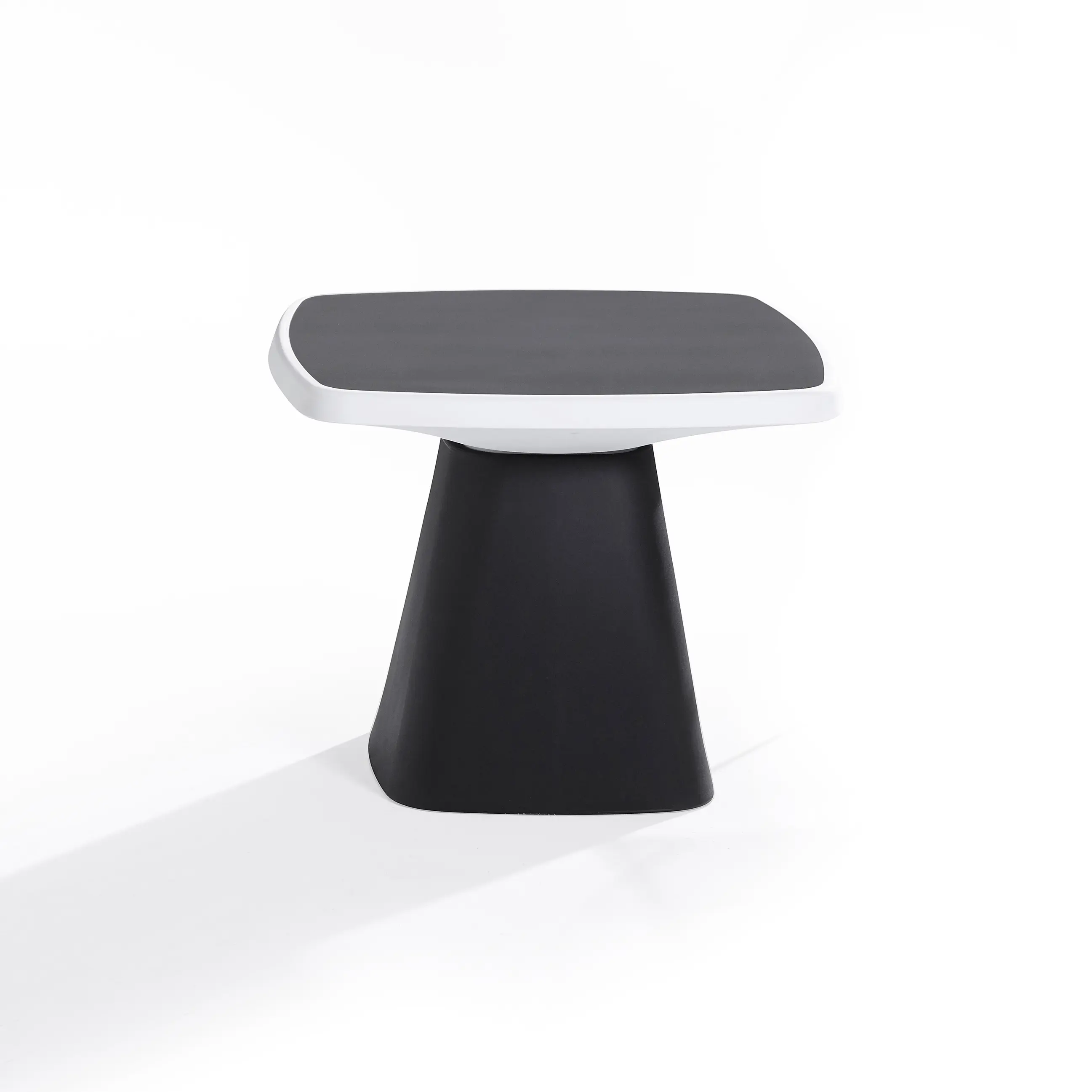 Derlot - Kono Table