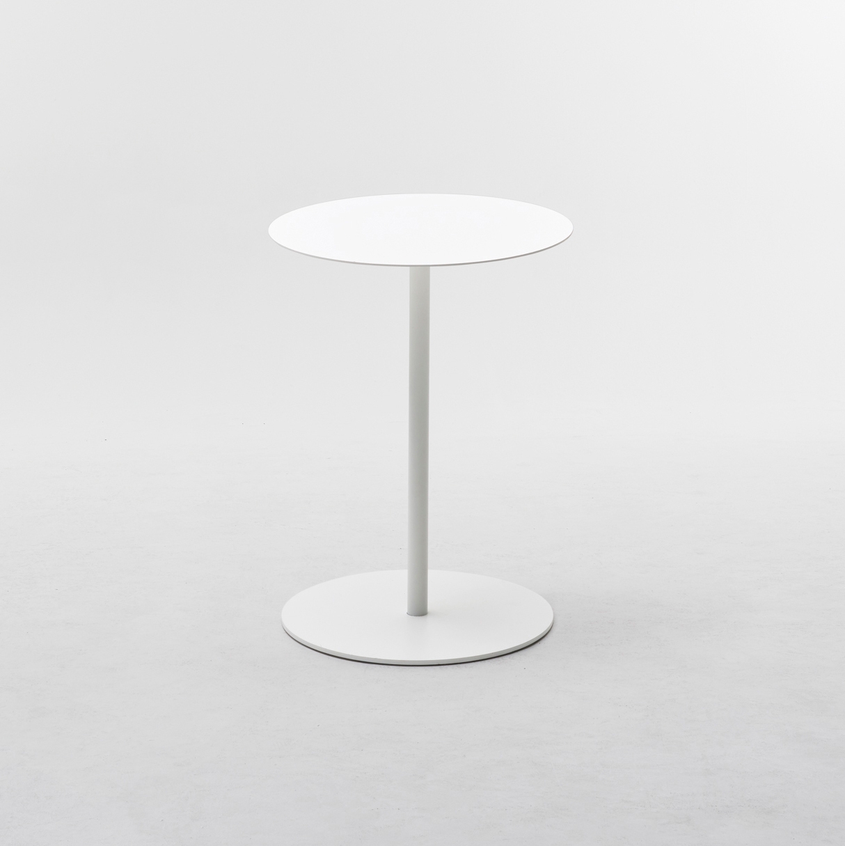 Mostrar el producto Pipeline Side Table del fabricante Derlot