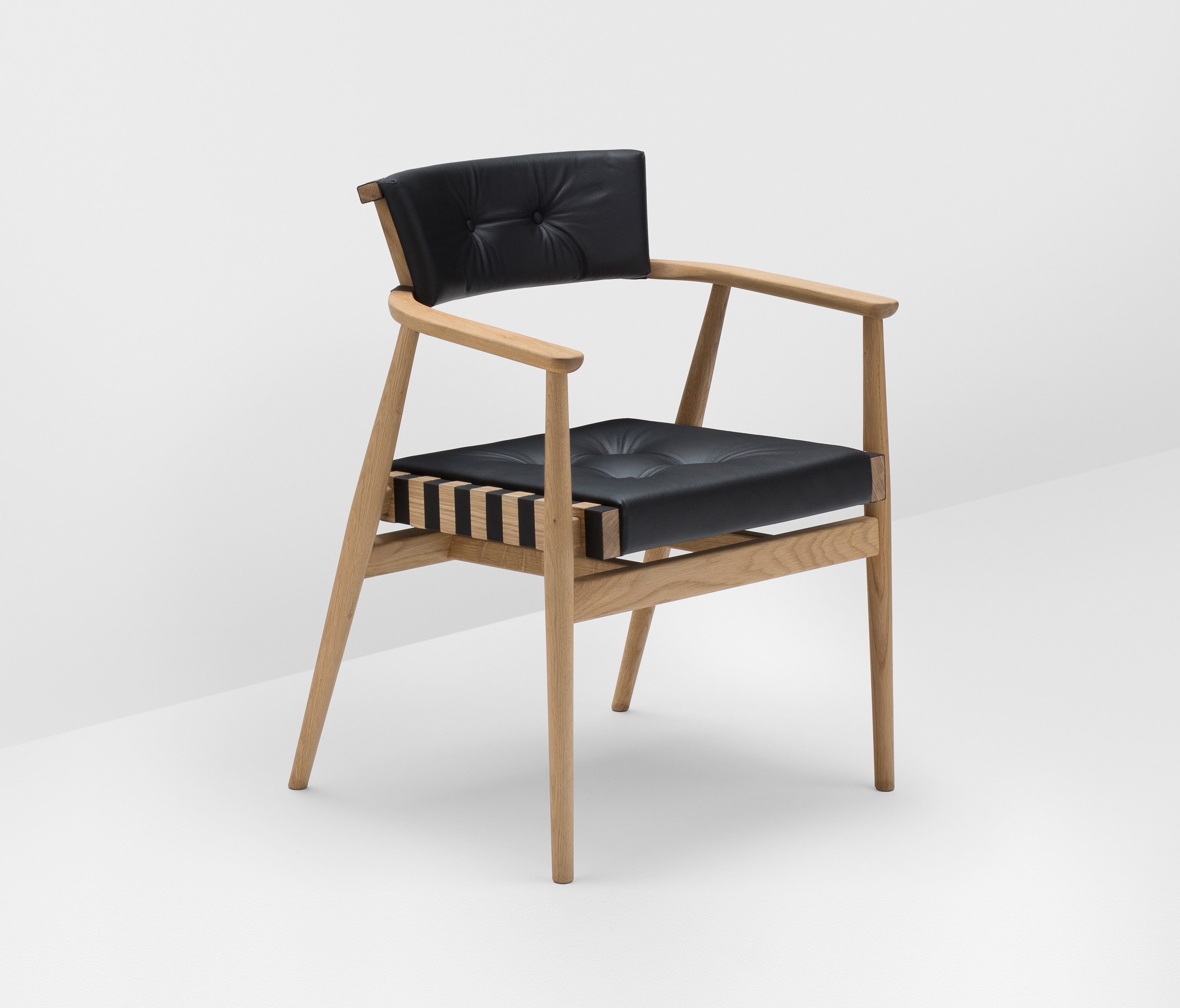 Mostrar el producto Norse upholstered backrest chair del fabricante H Furniture
