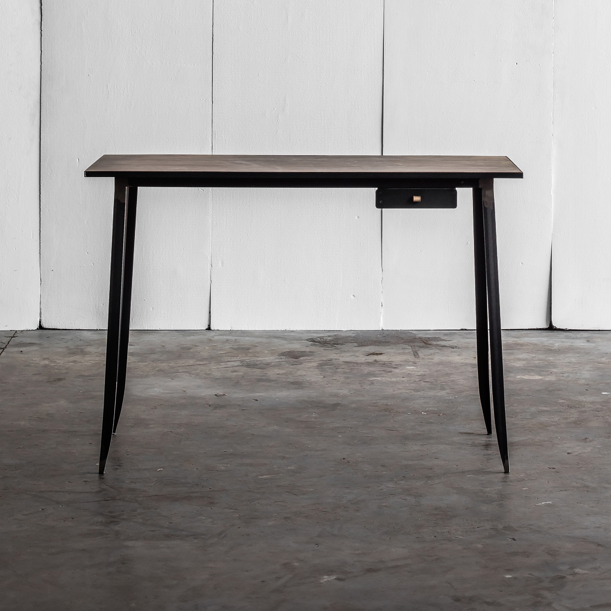 Mostra il prodotto Hide Desk del produttore Heerenhuis