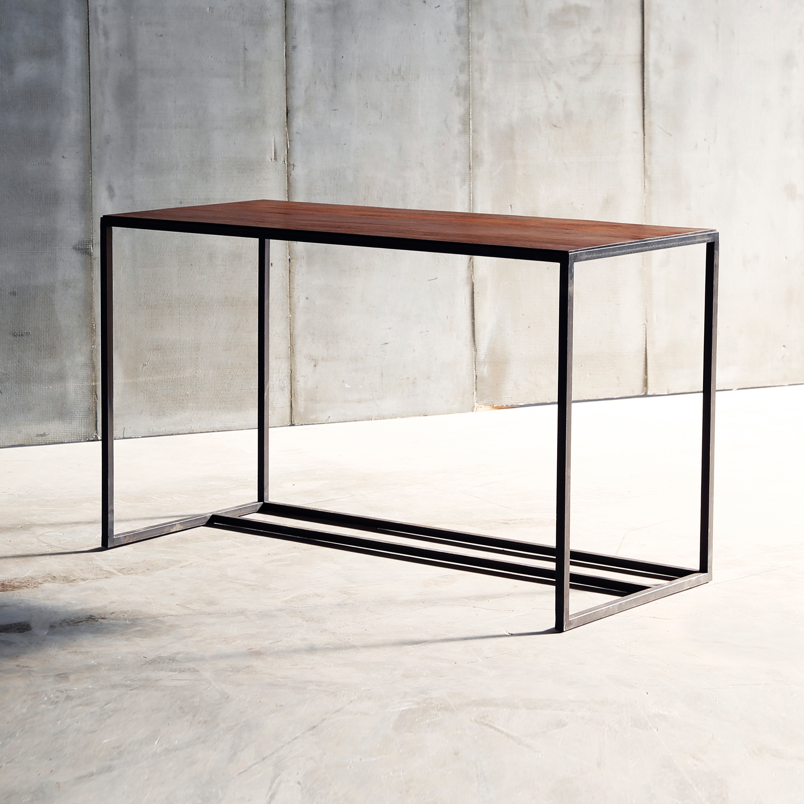 Display product Mesa Desk from manufacturer Heerenhuis