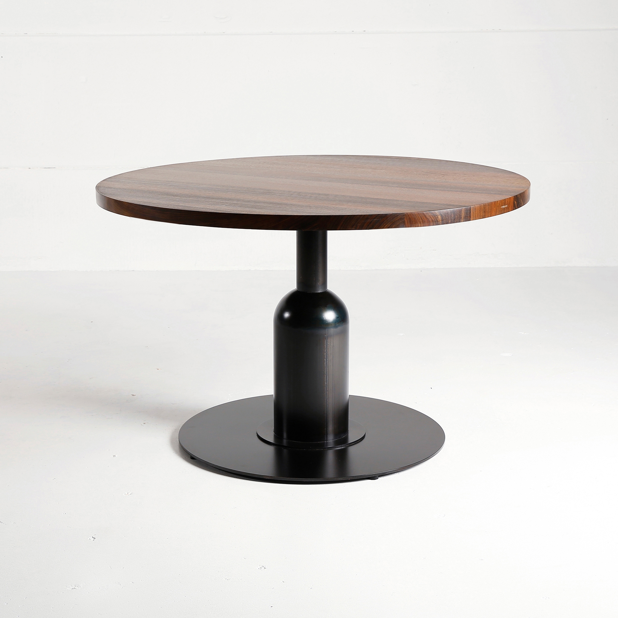 Display product Apollo XXL Table from manufacturer Heerenhuis