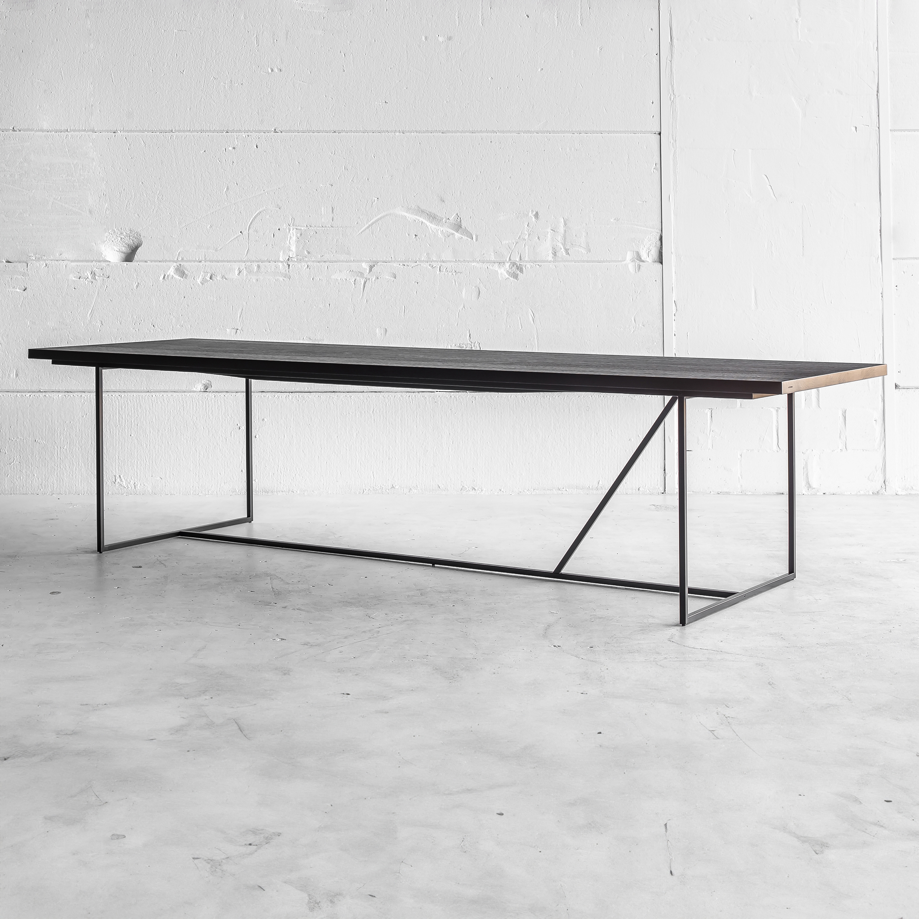 Display product Mesa Nero Table from manufacturer Heerenhuis