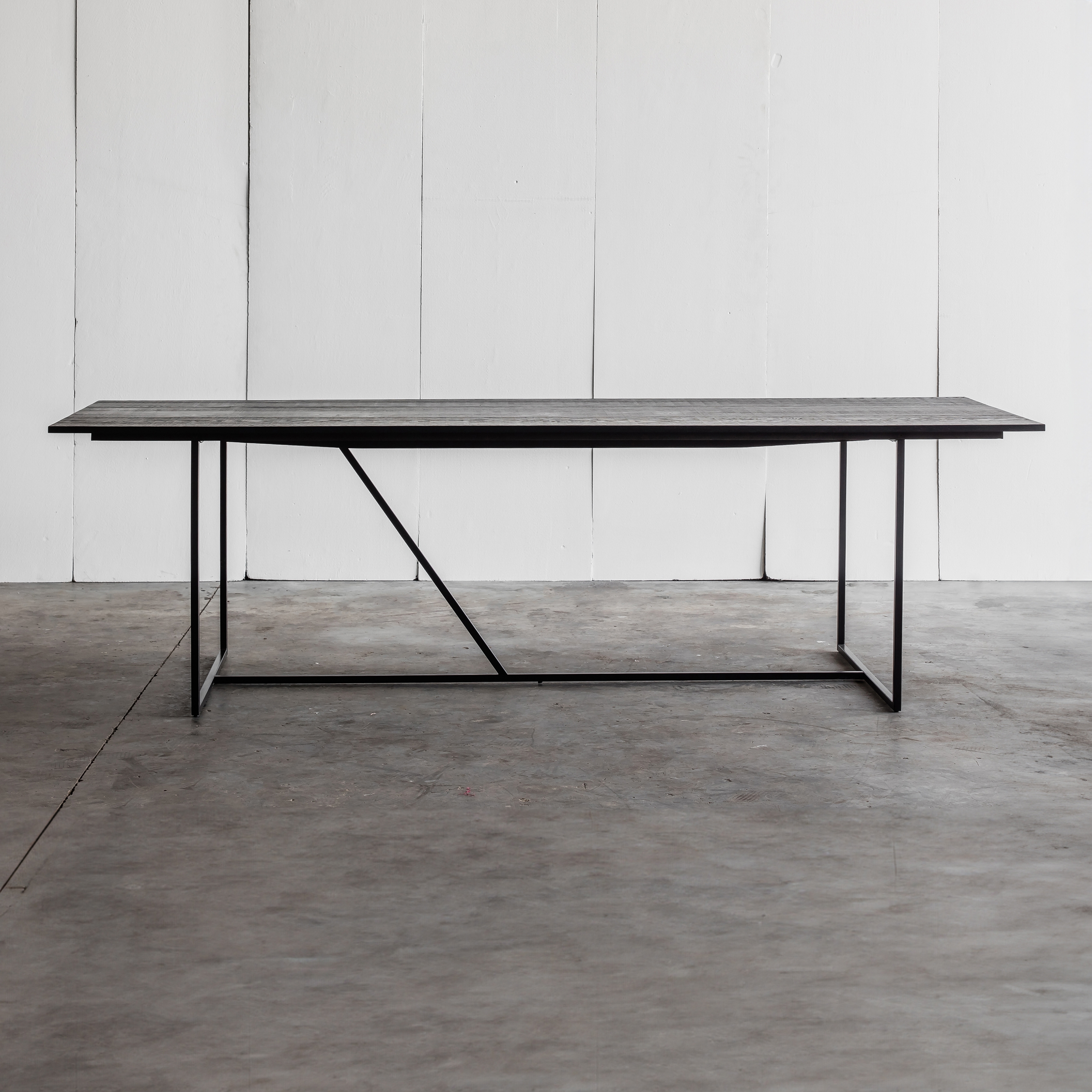 Display product Mesa Nero Table from manufacturer Heerenhuis