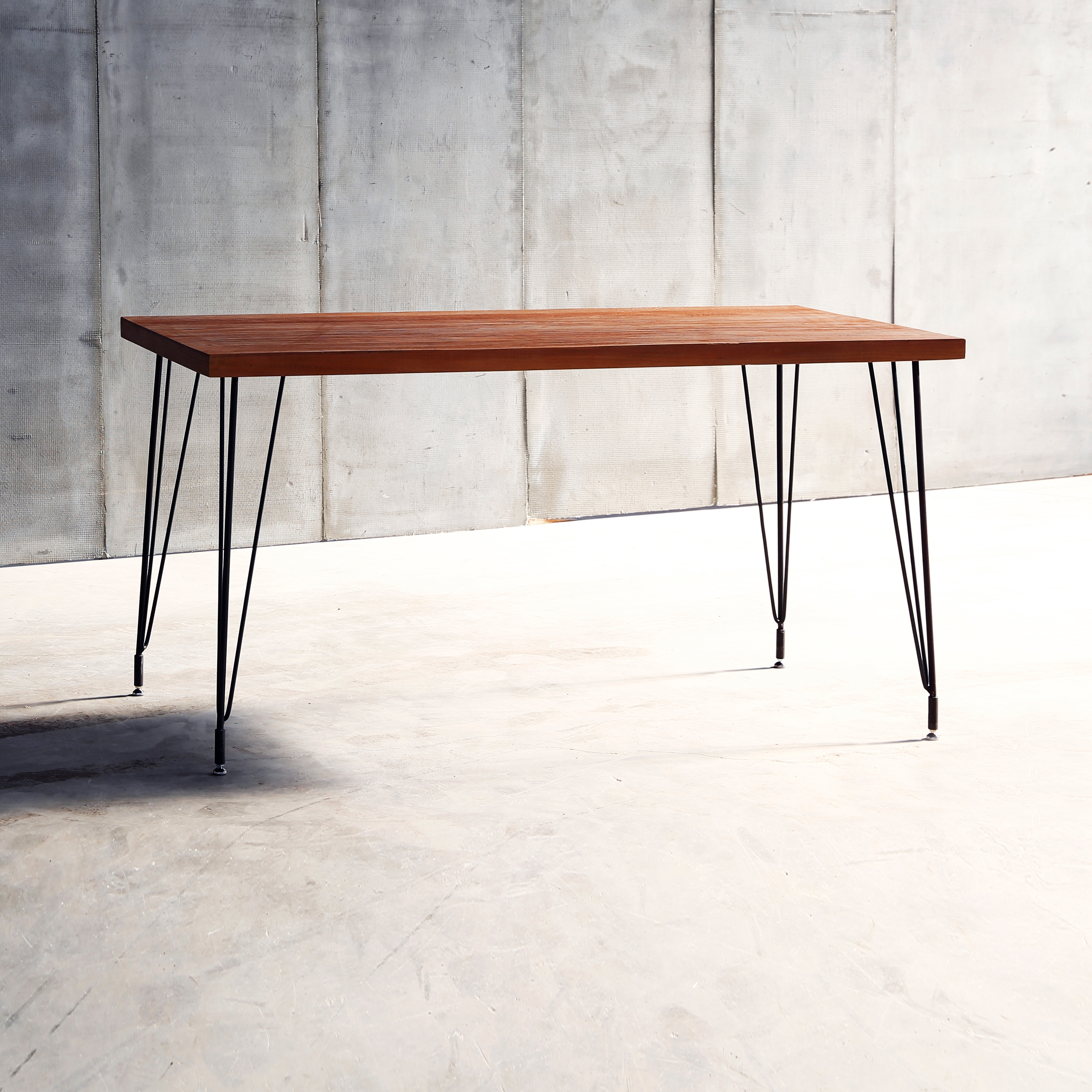 Display product Sputnik Table from manufacturer Heerenhuis