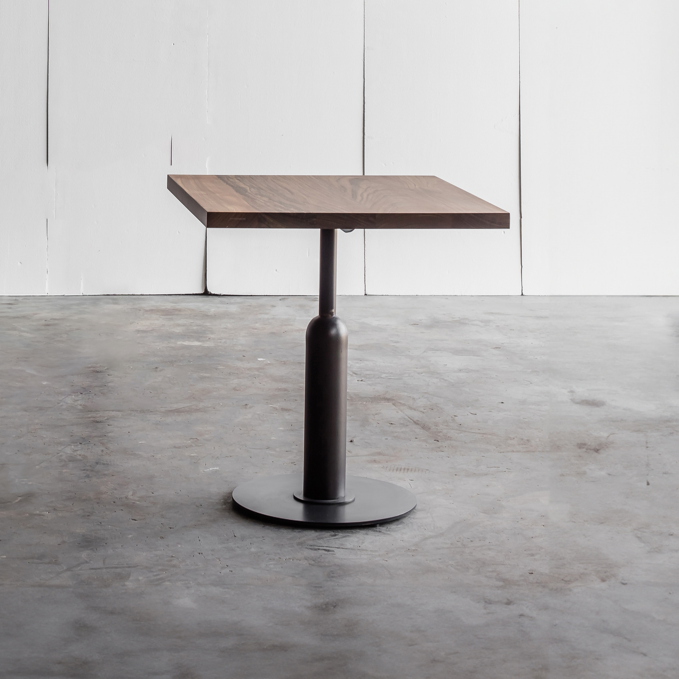 Display product Apollo Table from manufacturer Heerenhuis