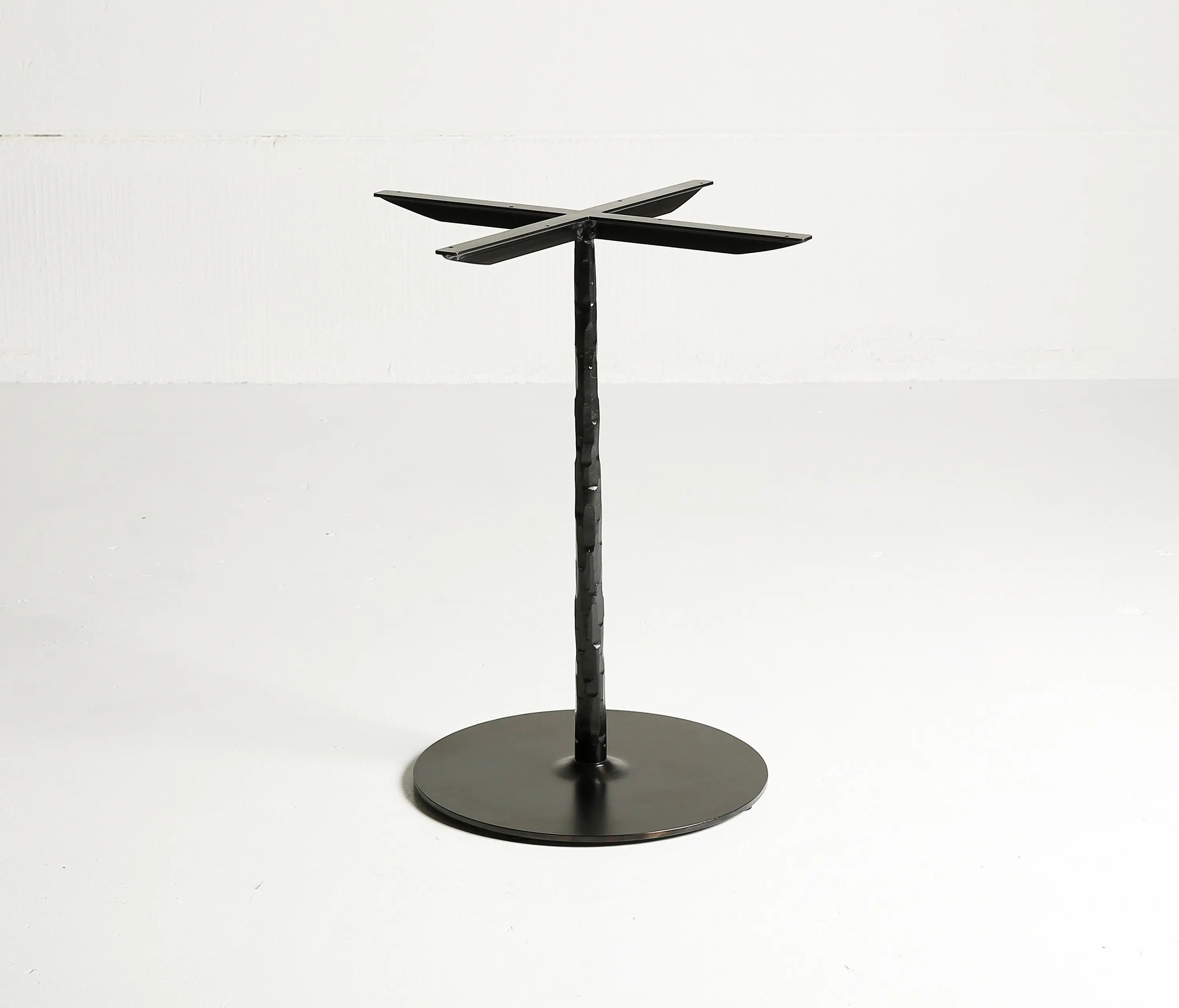 Heerenhuis - Spike Table