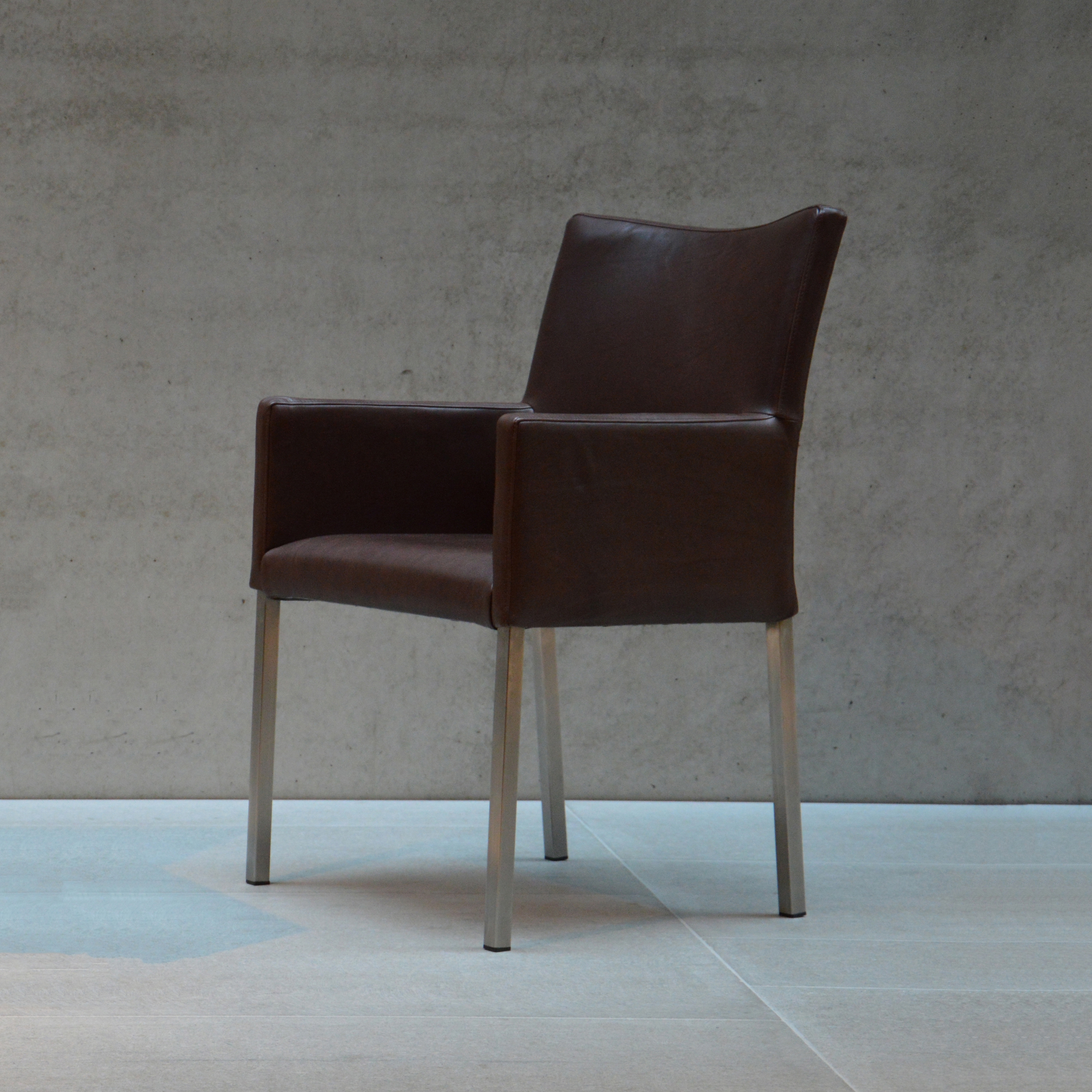 Display product Augus armchair from manufacturer jankurtz