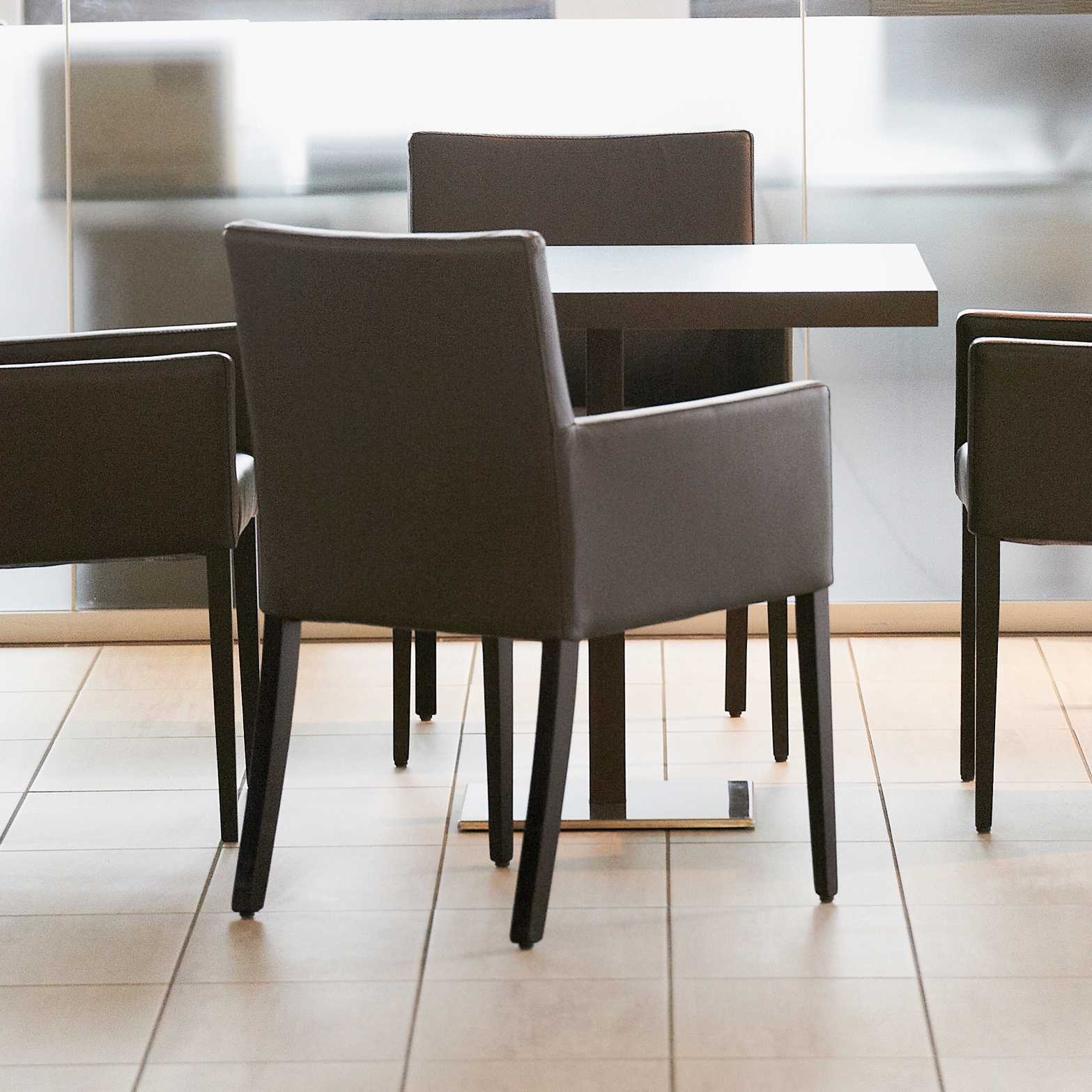 Display product Augus armchair from manufacturer jankurtz