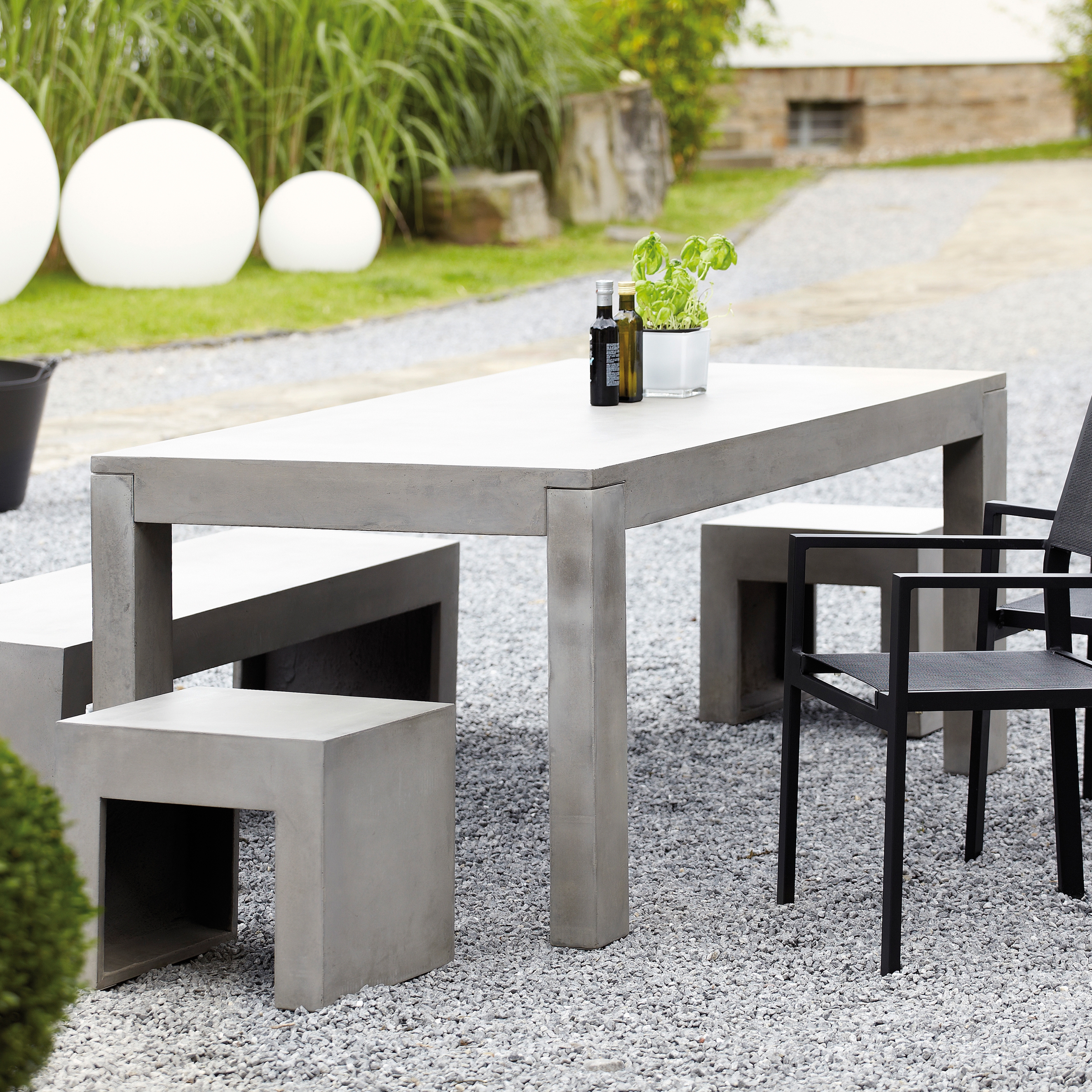 Display product Beton table from manufacturer jankurtz