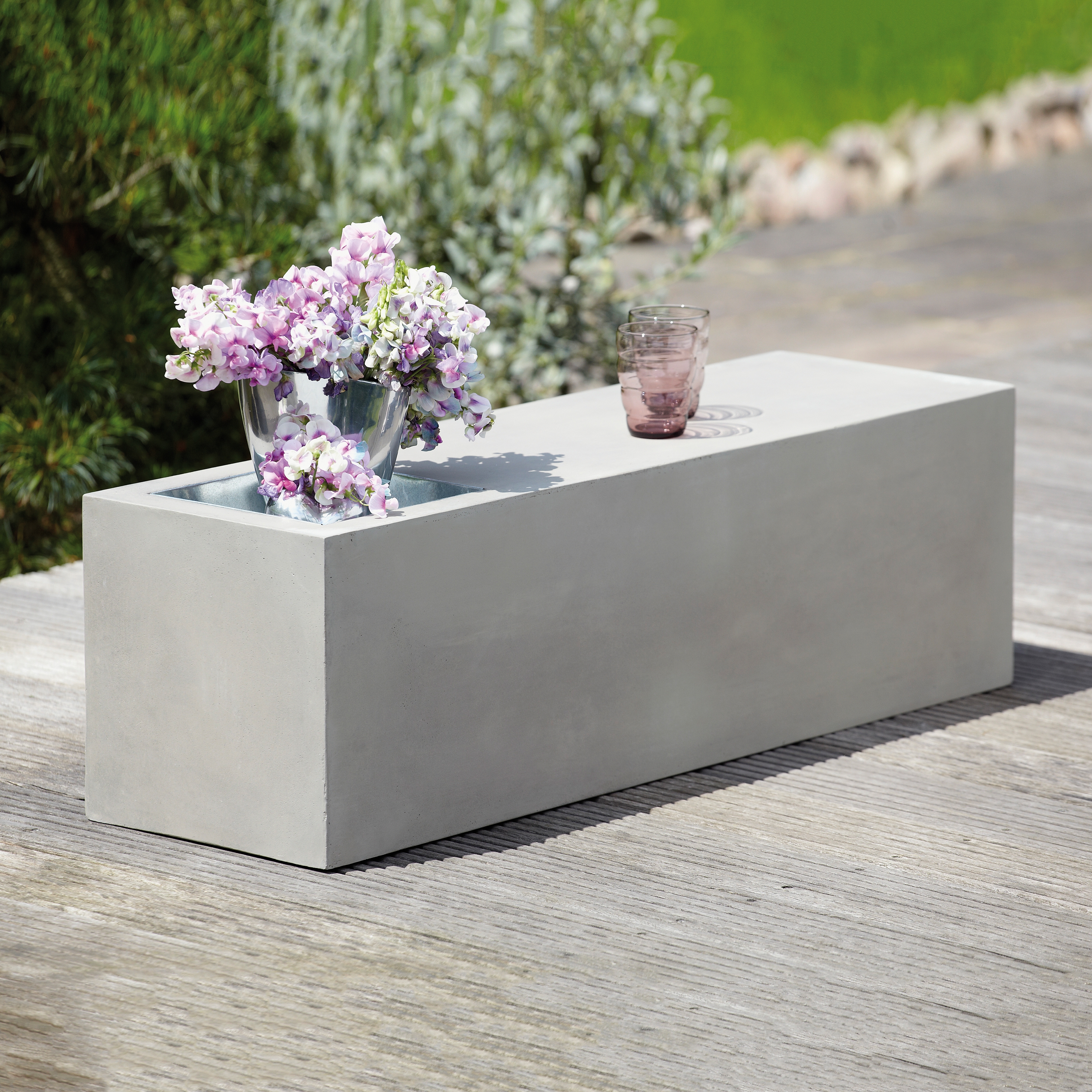 Display product Beton bench with cinc tub from manufacturer jankurtz
