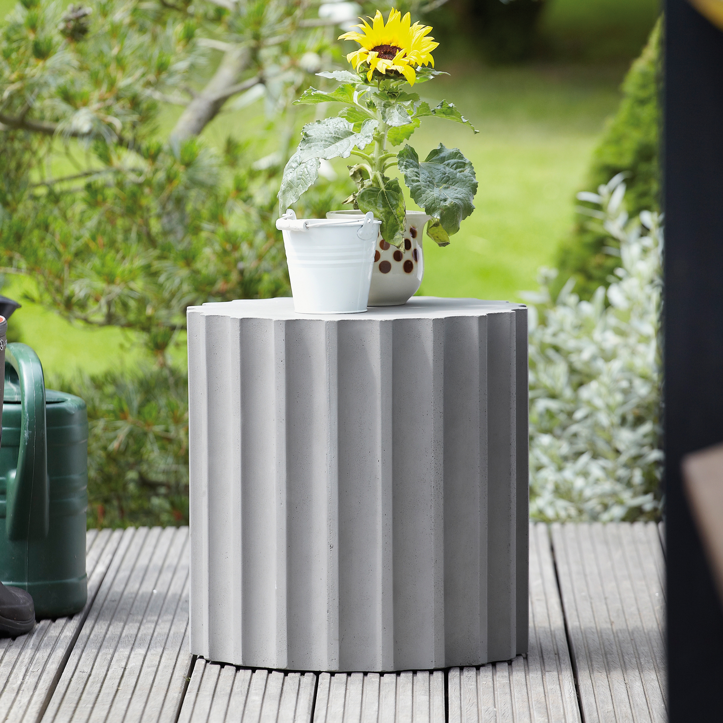 Display product Beton Nero stool / side table from manufacturer jankurtz