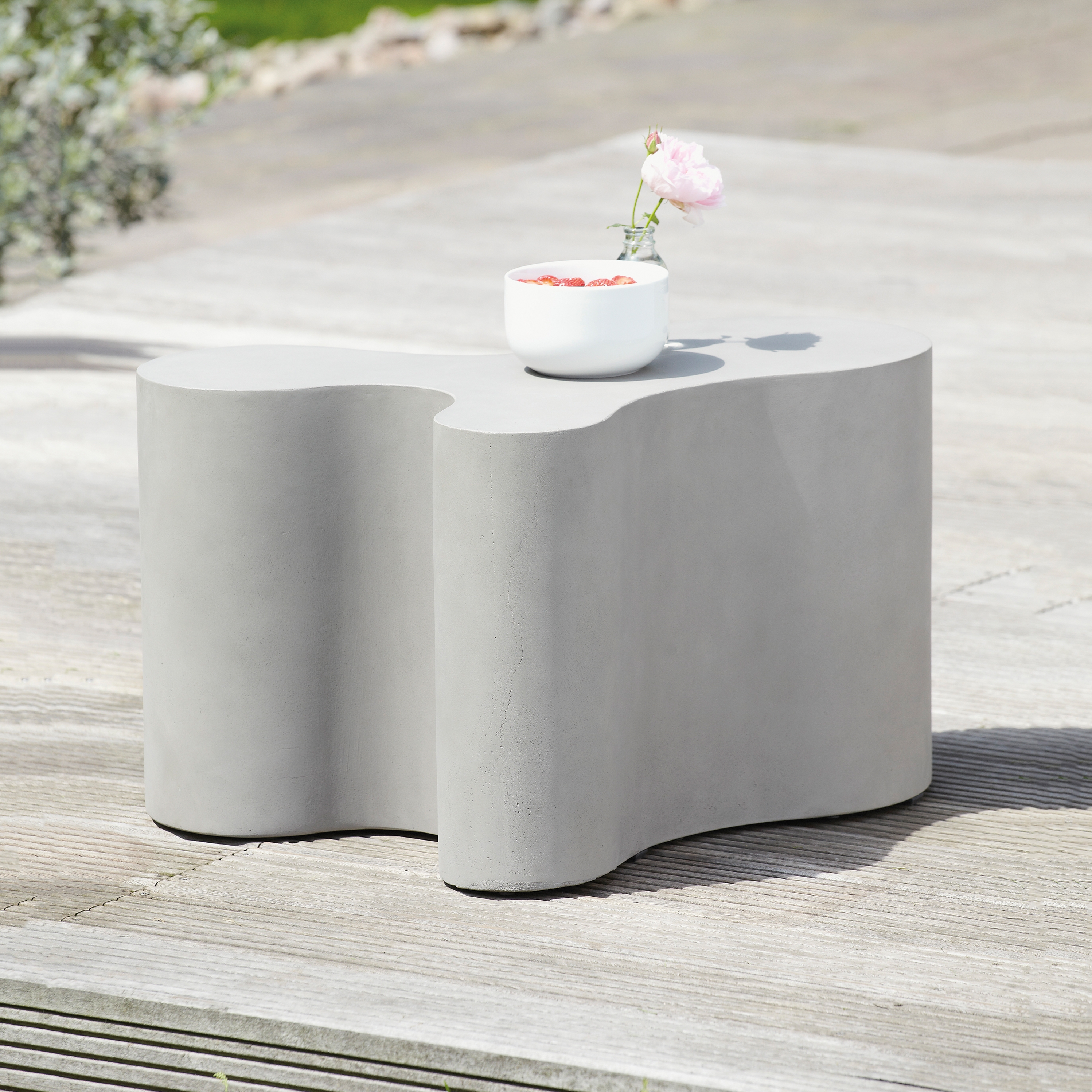 Display product Beton Blob side table from manufacturer jankurtz