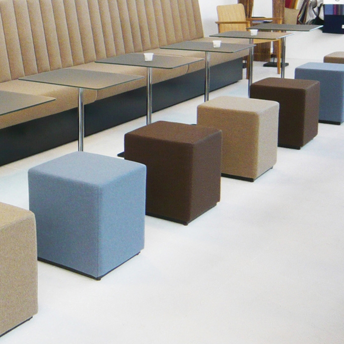 Display product Hiltona pouf from manufacturer jankurtz