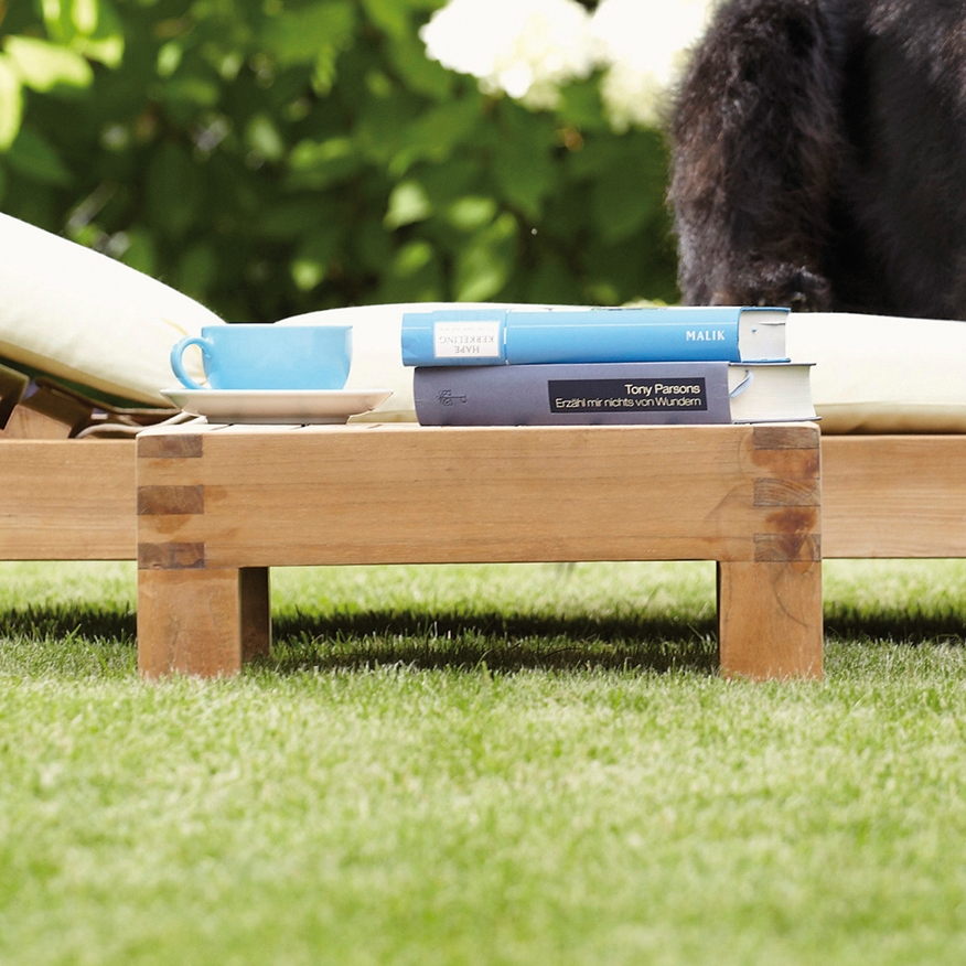 Display product Korfu side table from manufacturer jankurtz
