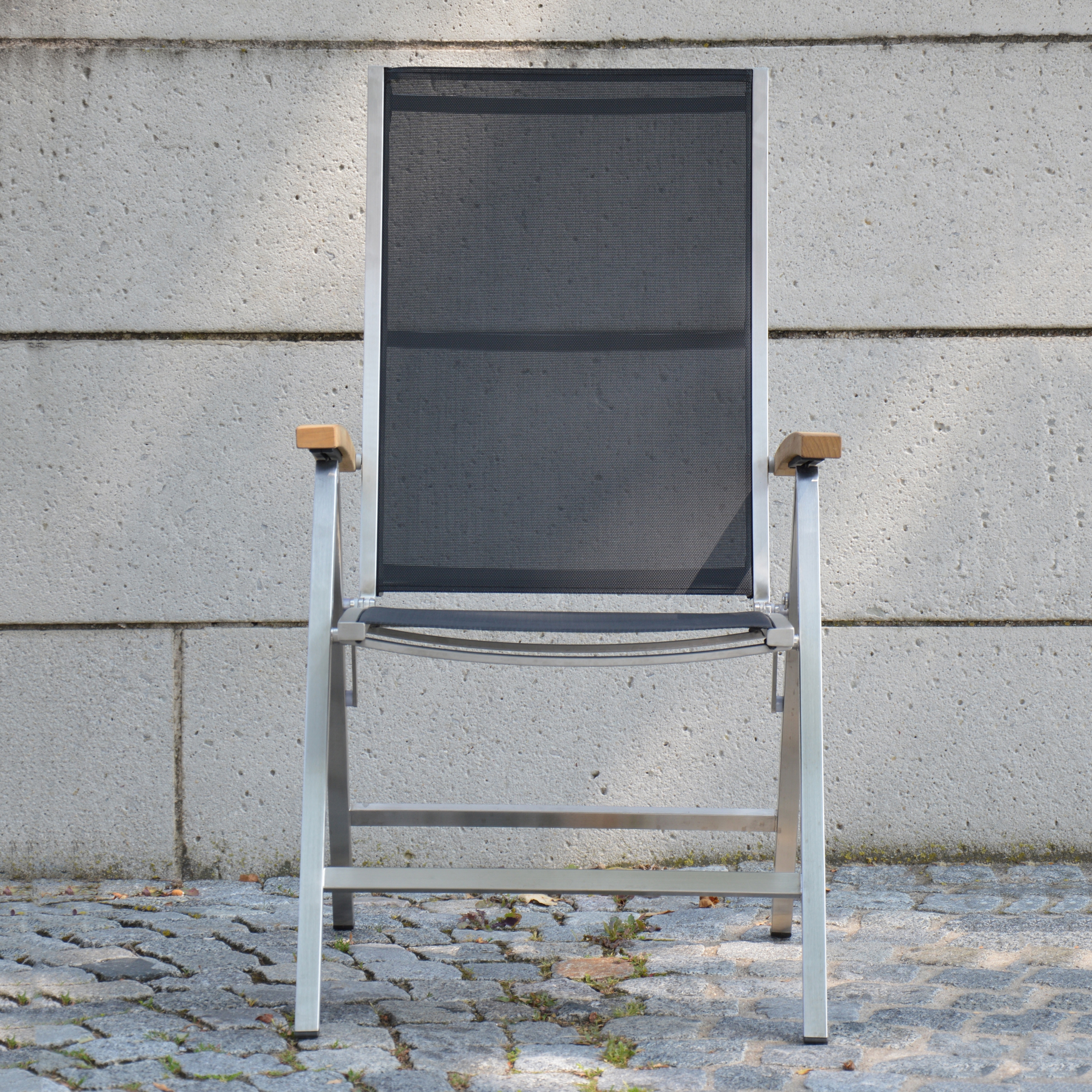 Display product Lux folding armchair from manufacturer jankurtz