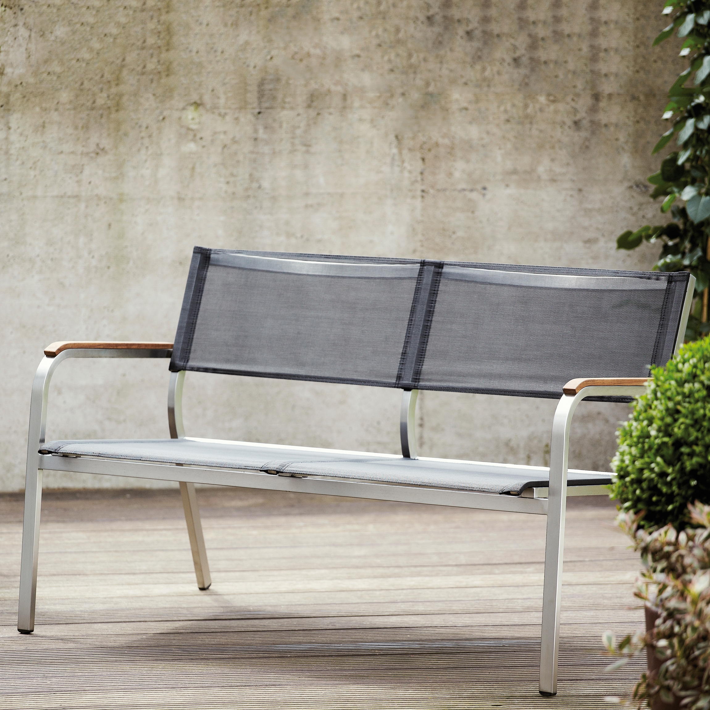 Display product Lux XL lounge bench from manufacturer jankurtz