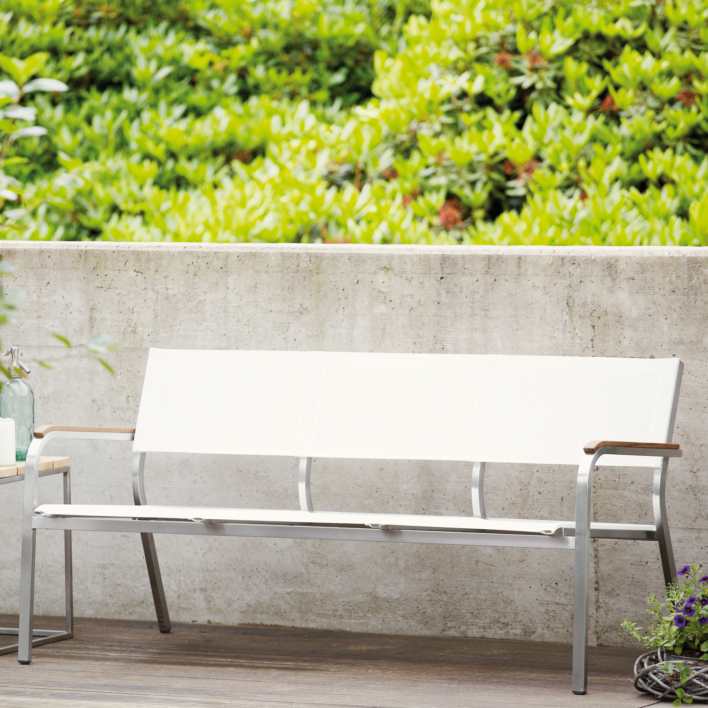 Display product Lux XL lounge bench from manufacturer jankurtz