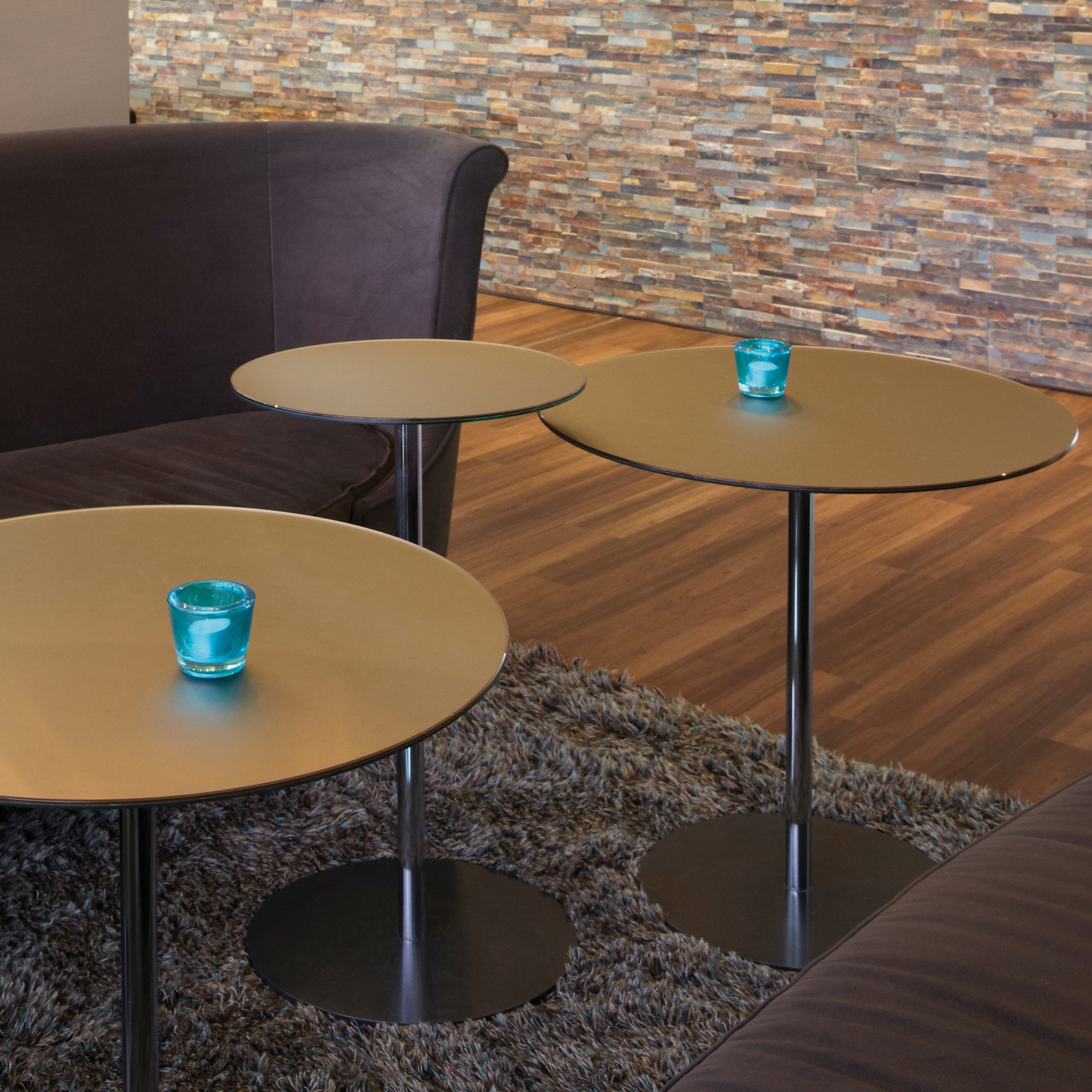 Display product Mothello table from manufacturer jankurtz
