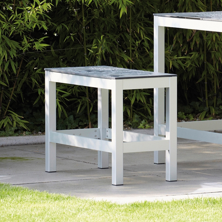 Display product Quadrat bar bench from manufacturer jankurtz