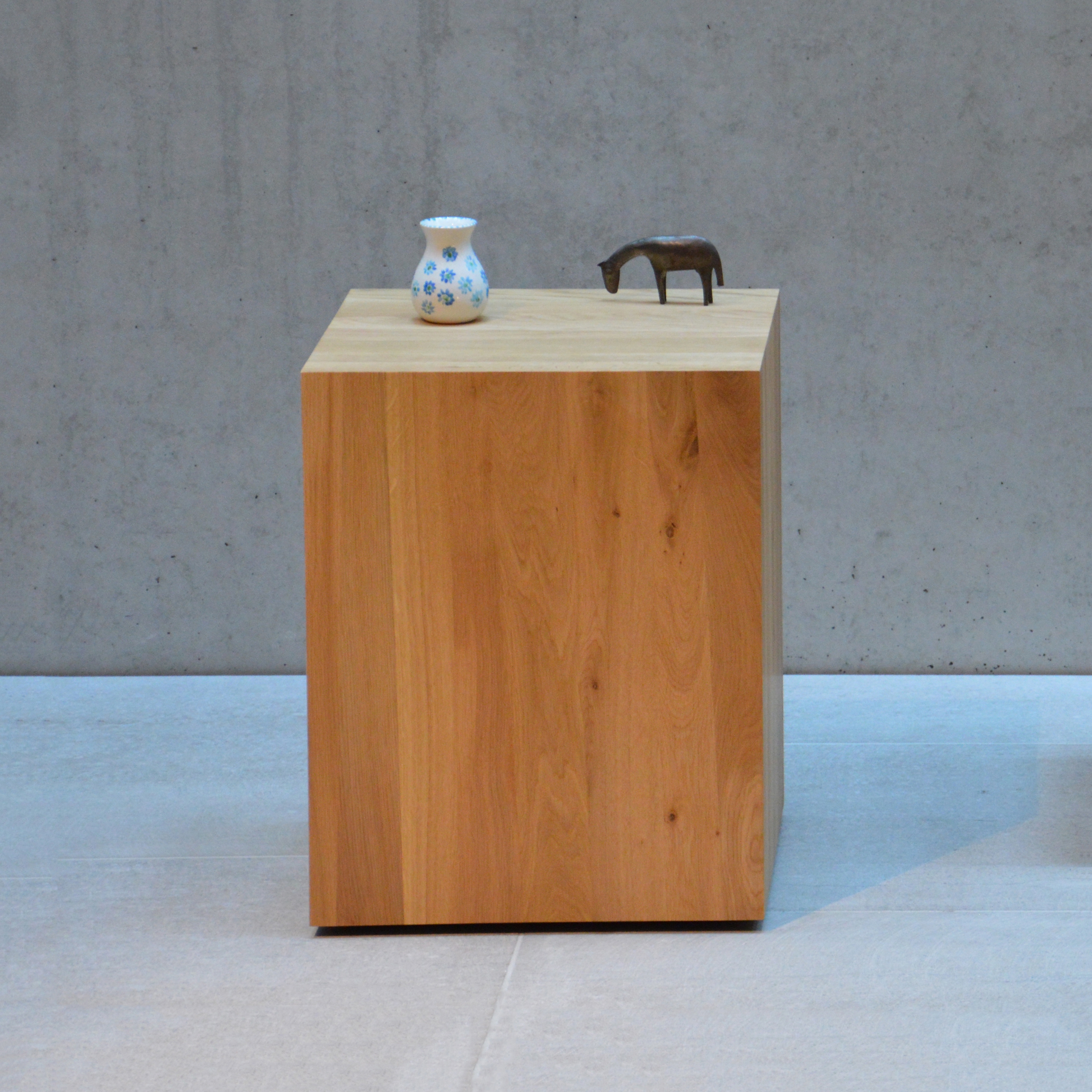 Display product Roll-It stool / side table from manufacturer jankurtz