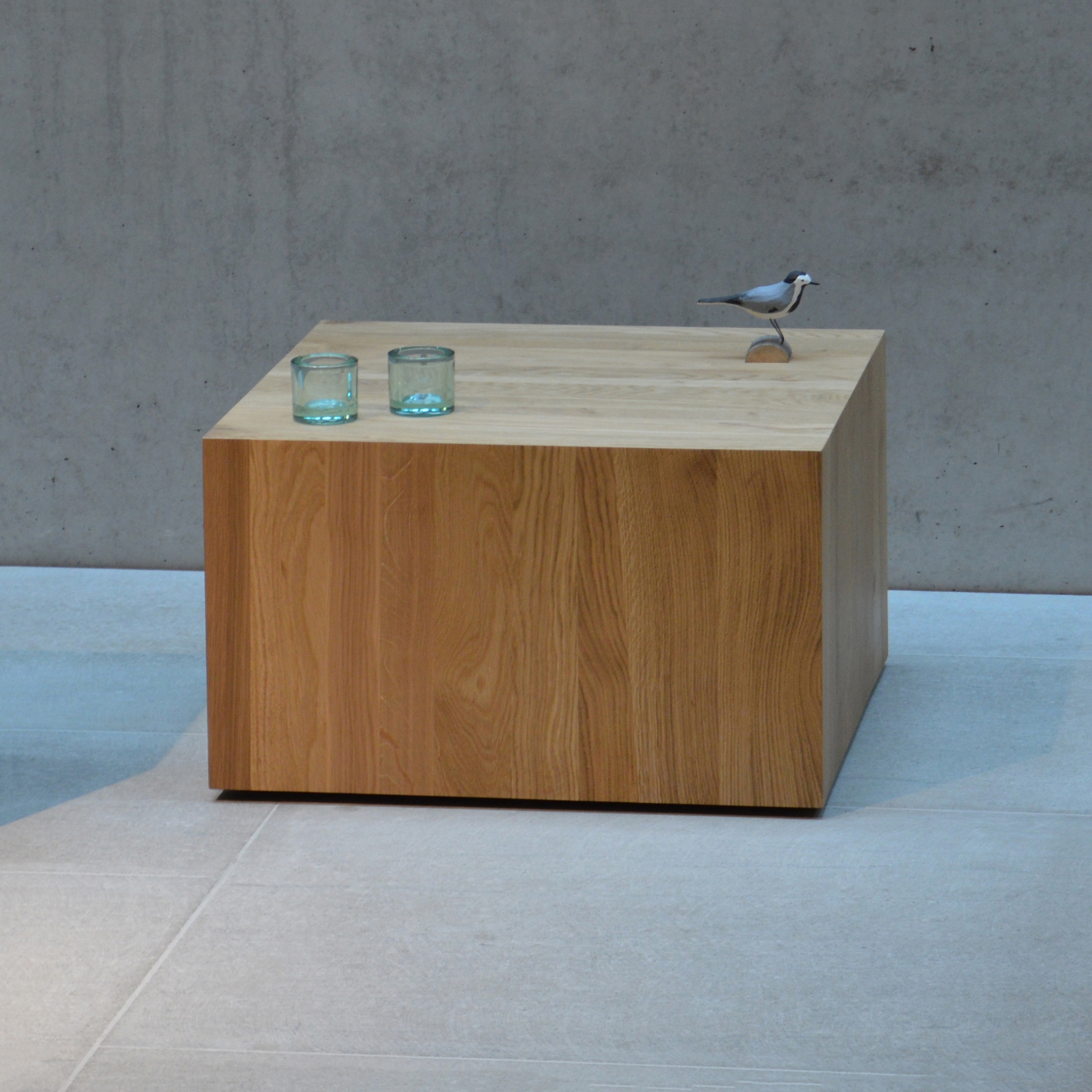 Display product Roll-It stool / side table from manufacturer jankurtz
